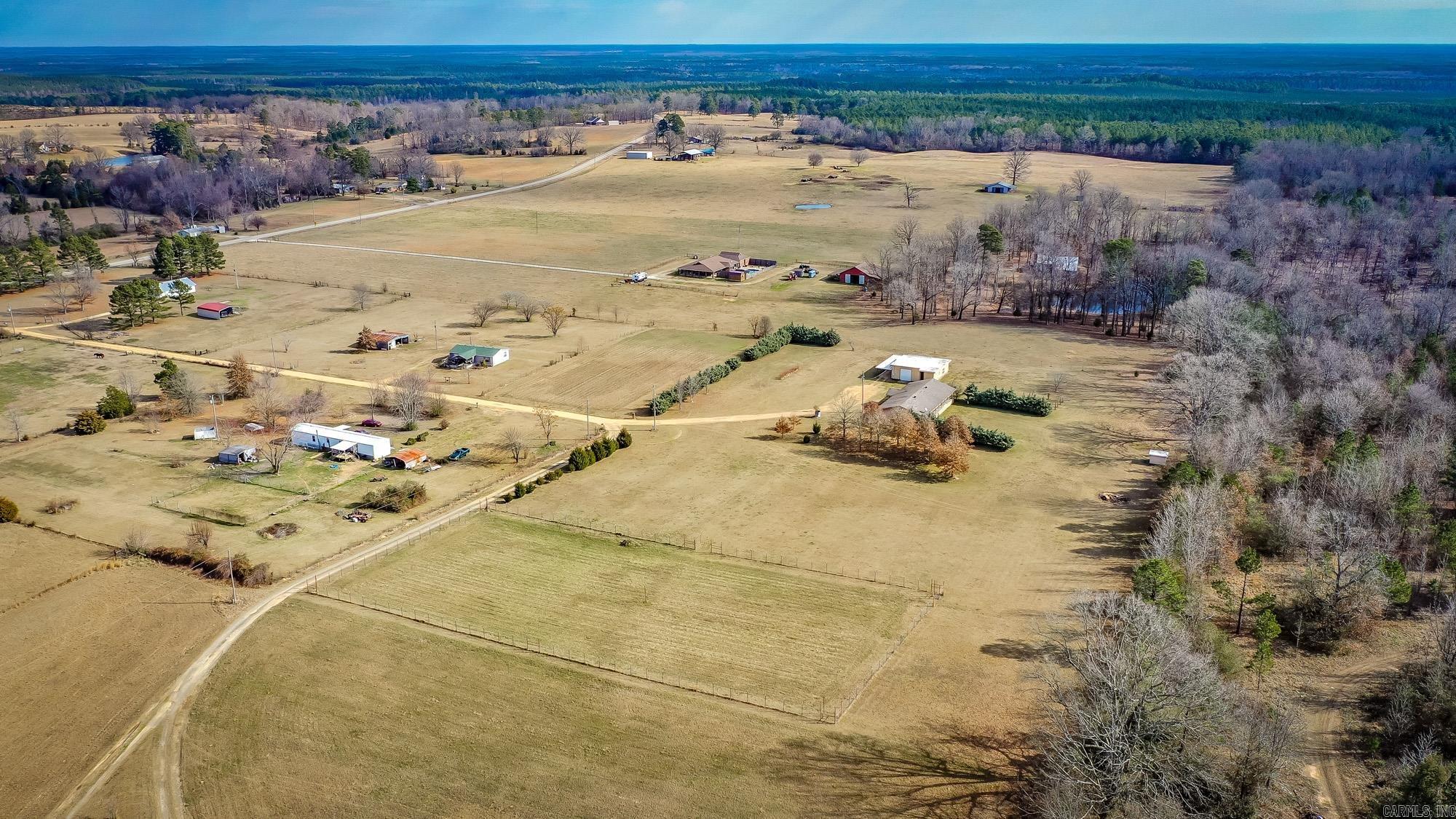 100 Simmons  Leola, AR