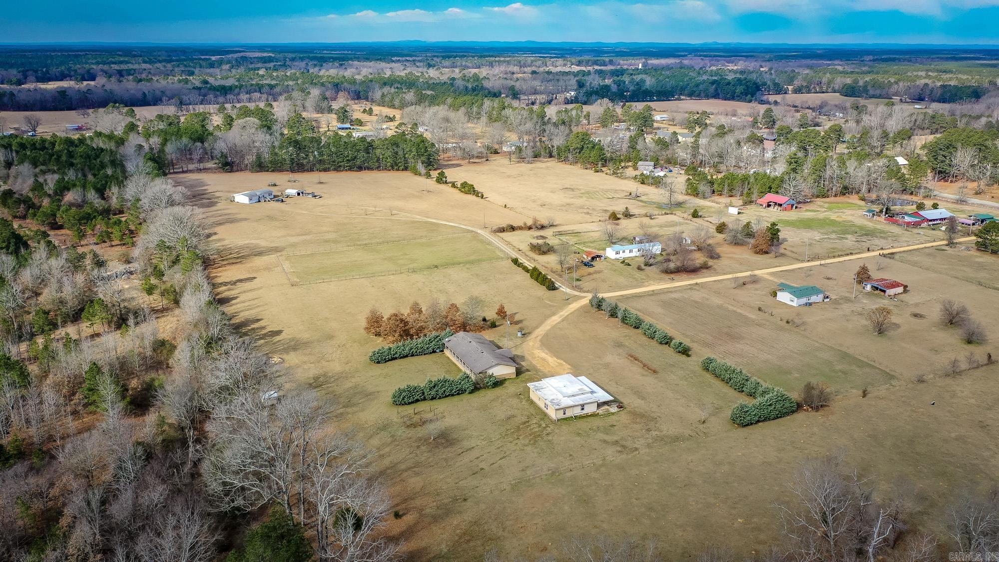 100 Simmons  Leola, AR