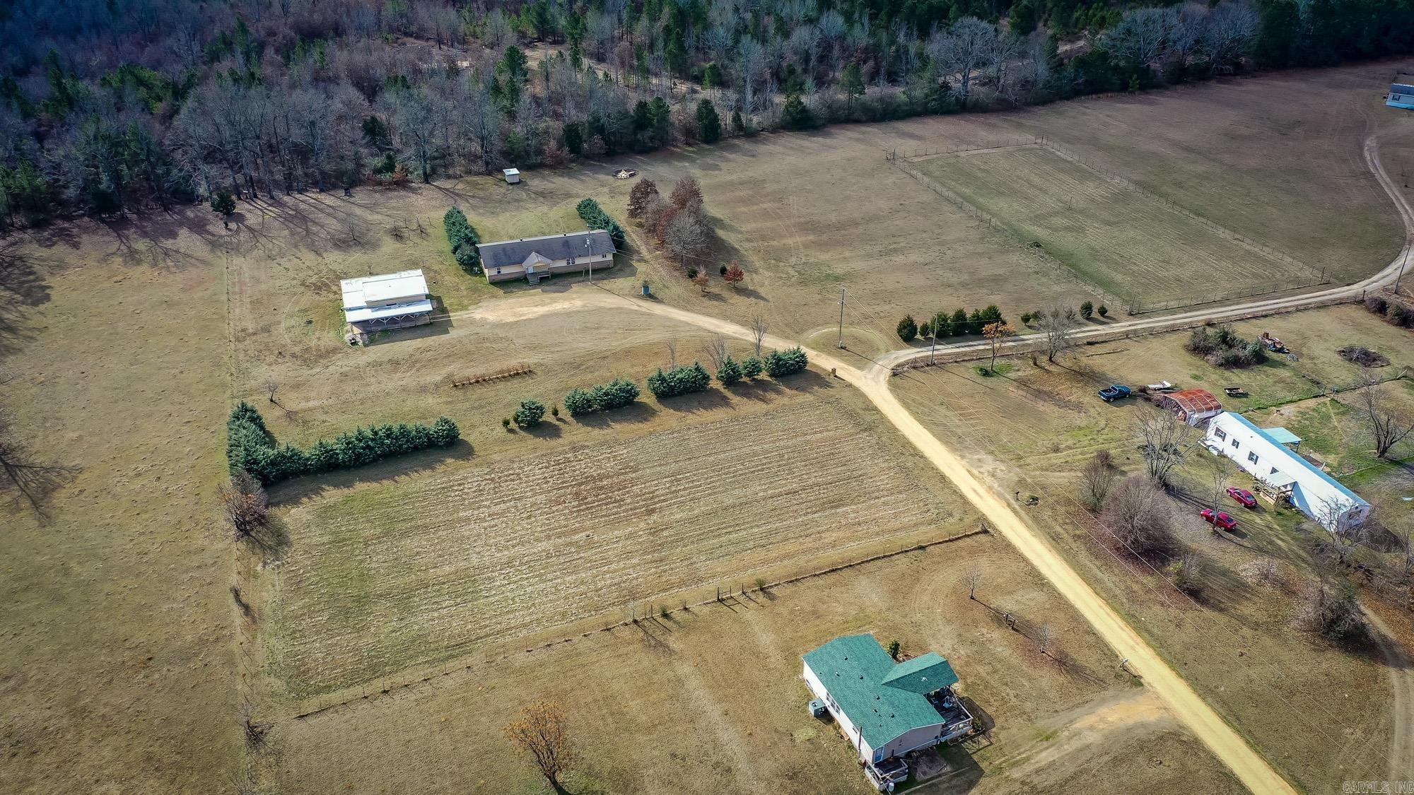 100 Simmons  Leola, AR