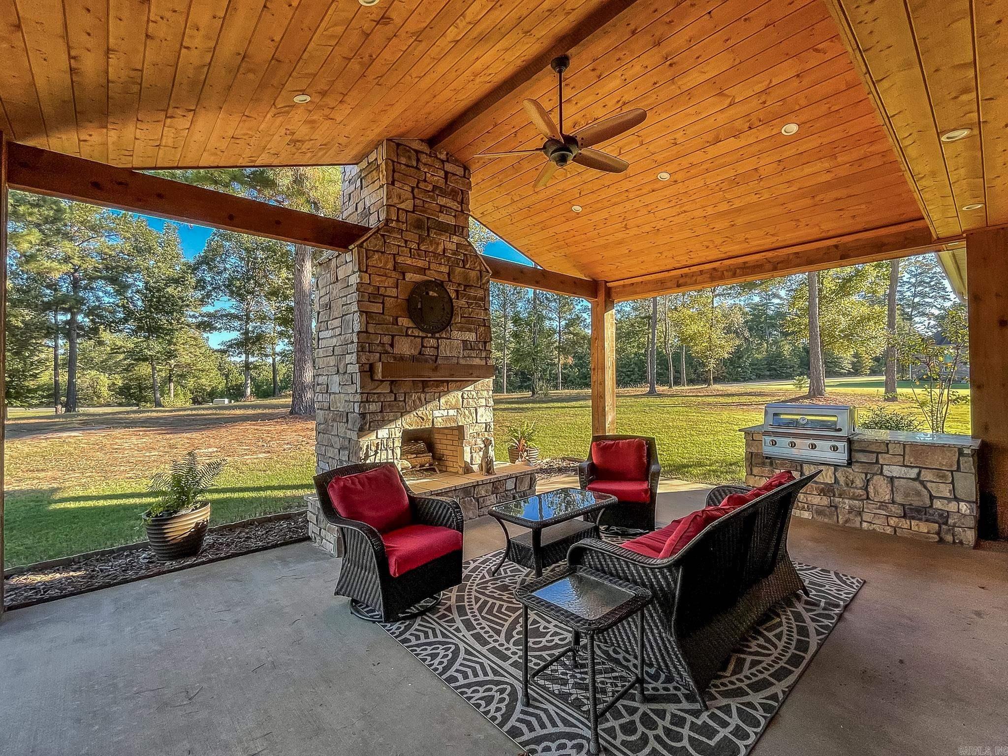 158 Pine Needles Dr  El Dorado, AR