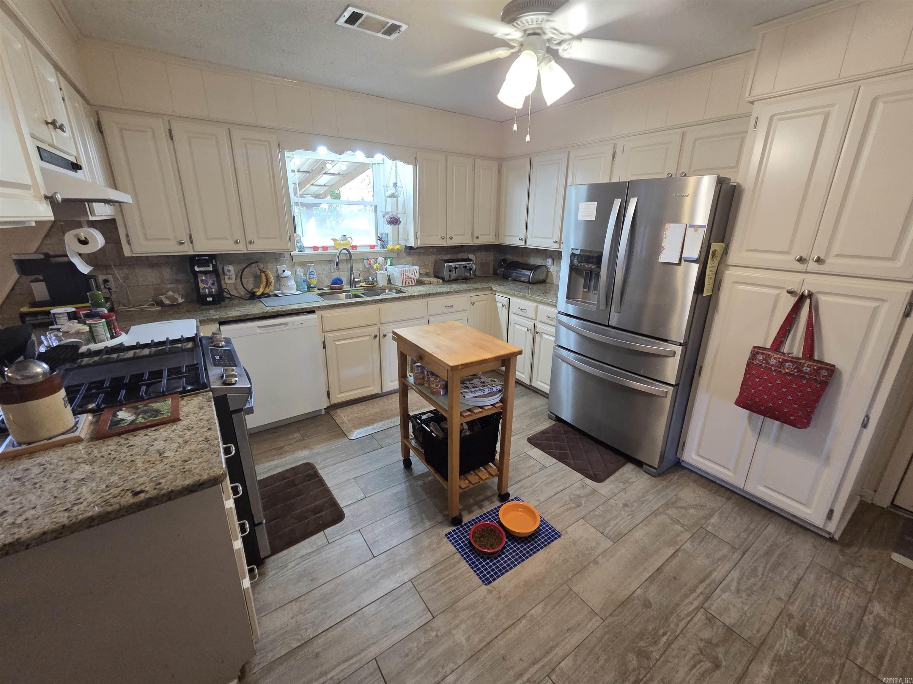 10 Leaning Pines Rd Cabot, AR 72023