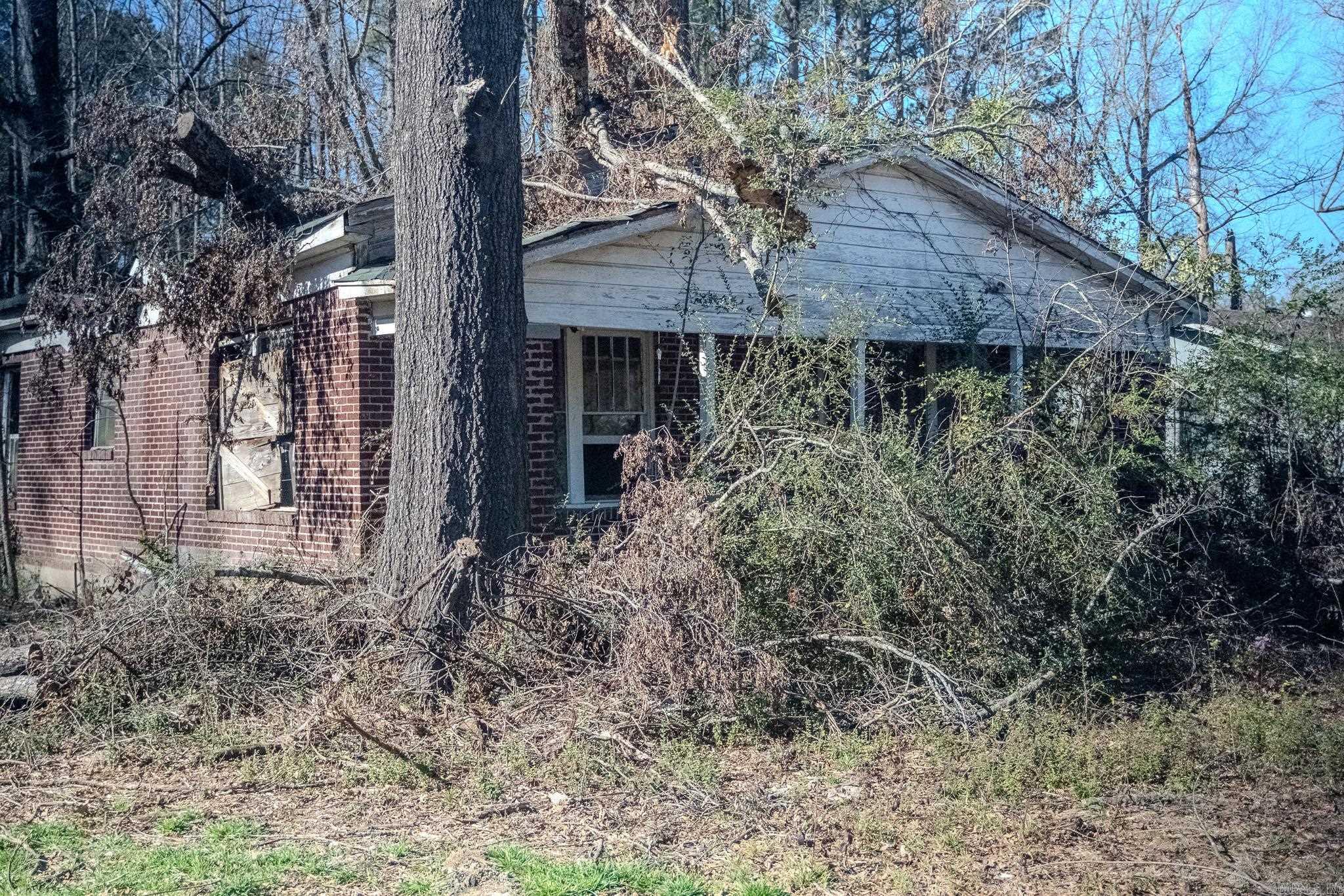 12609 N Macarthur  North Little Rock, AR