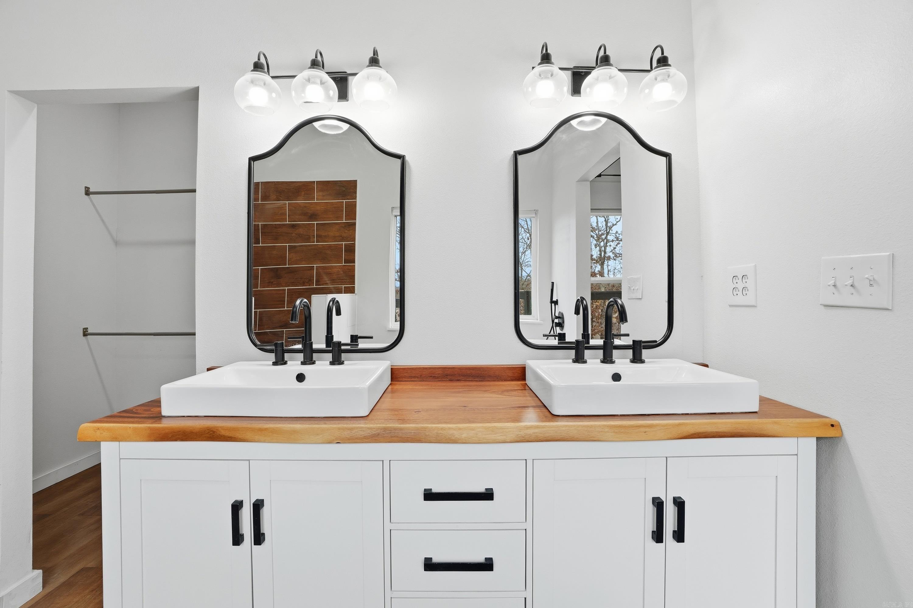 74 Hays Hill  Conway, AR