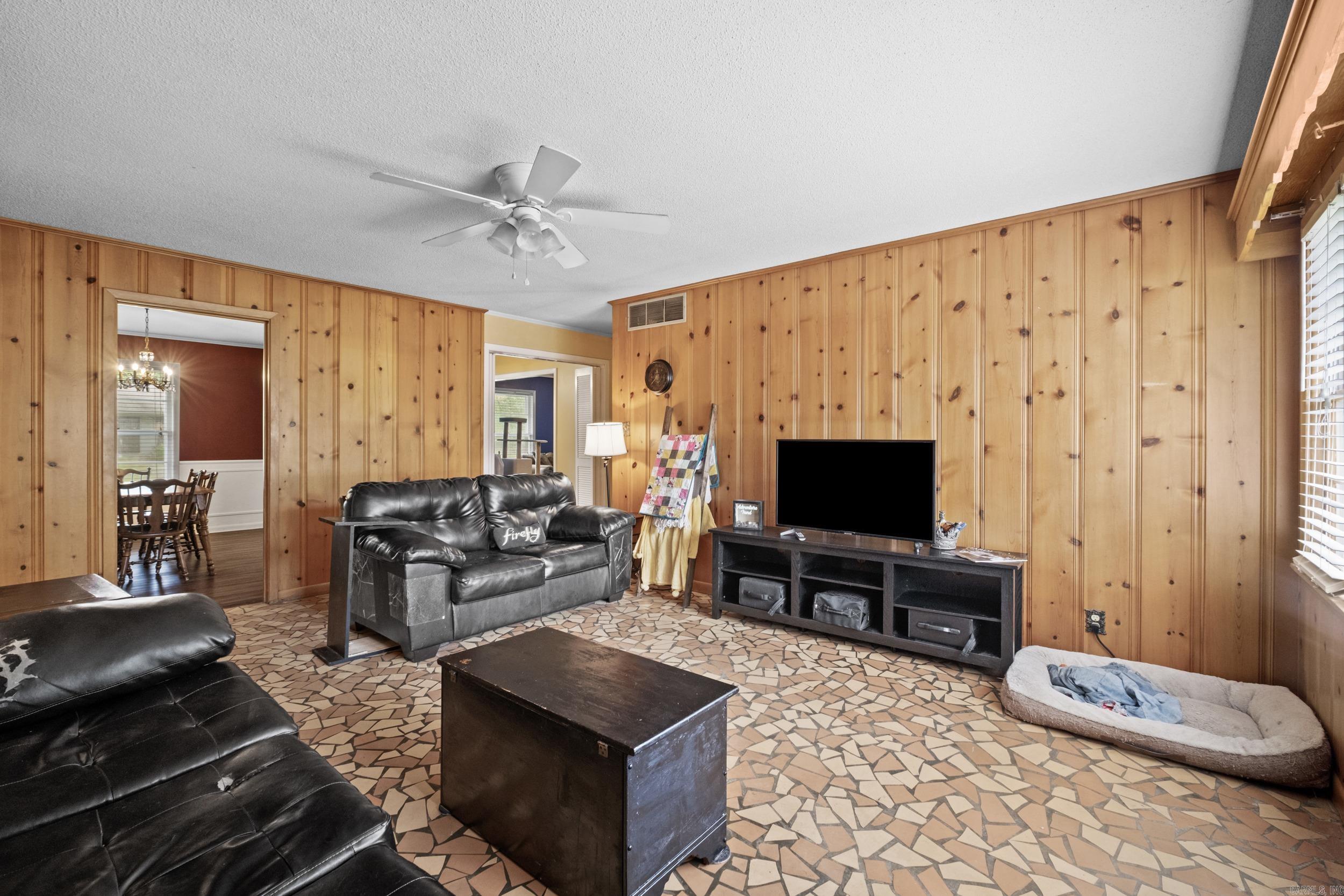 1903 W Arch  Searcy, AR