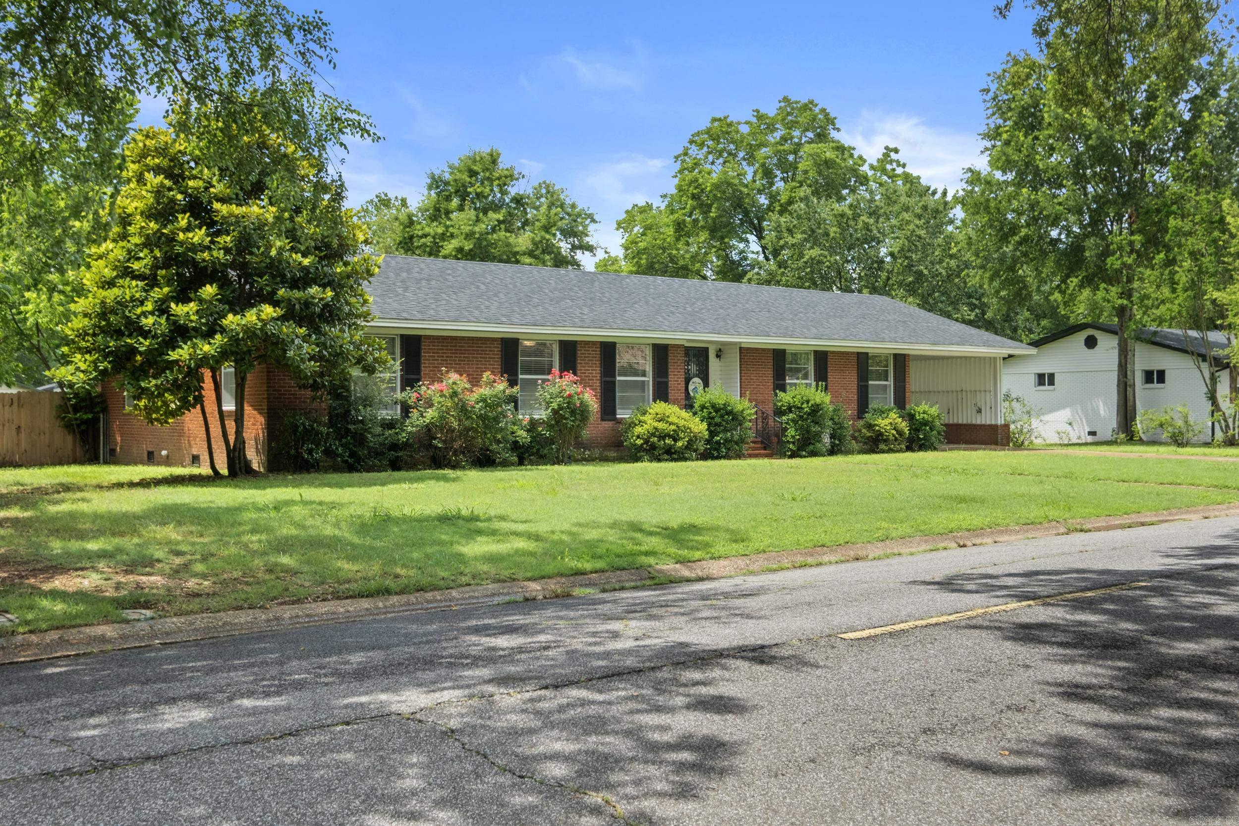 1903 W Arch  Searcy, AR