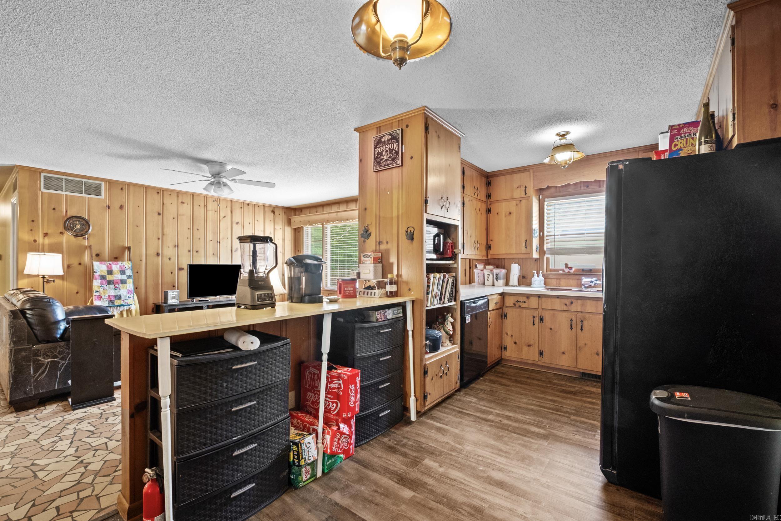 1903 W Arch  Searcy, AR