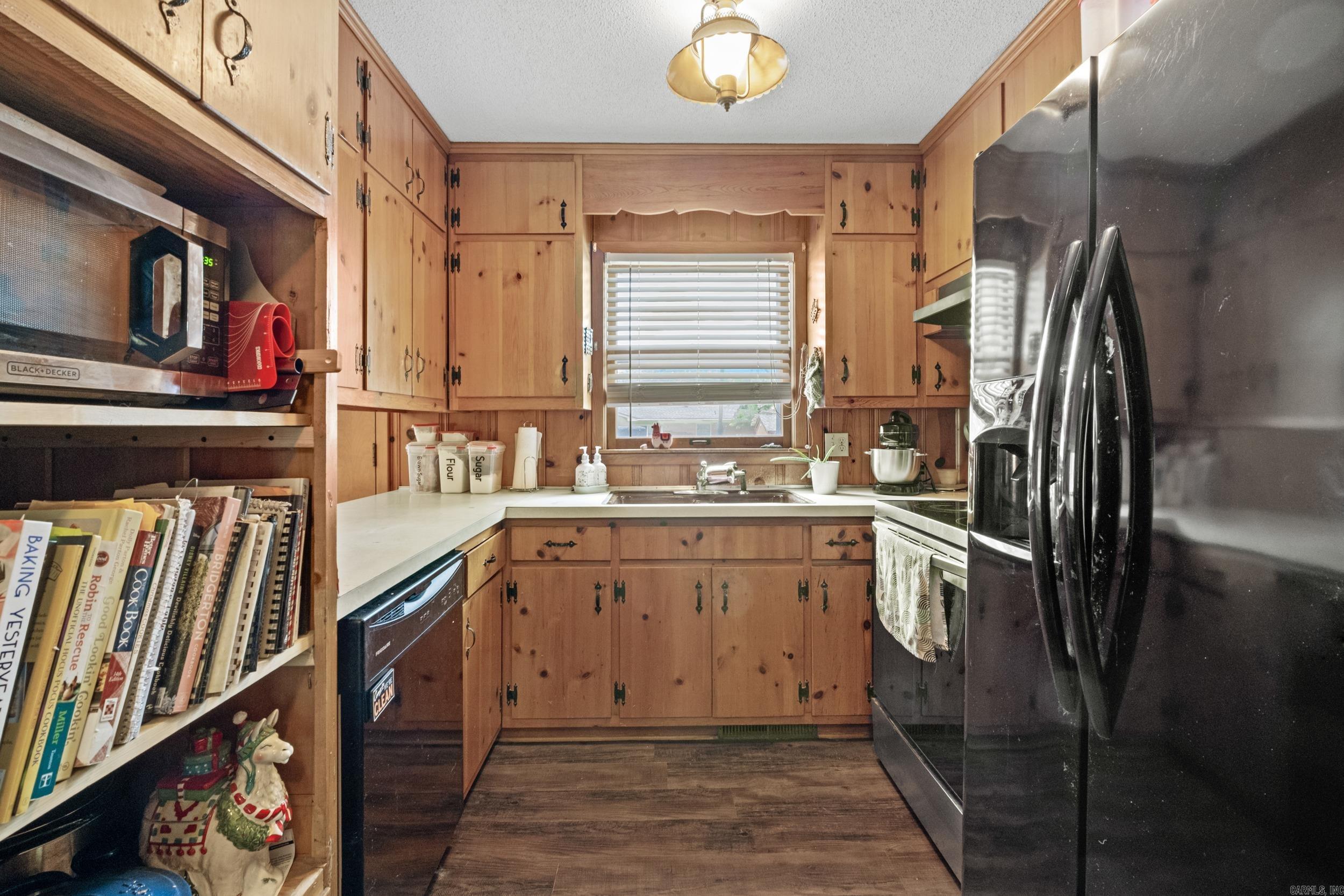 1903 W Arch  Searcy, AR