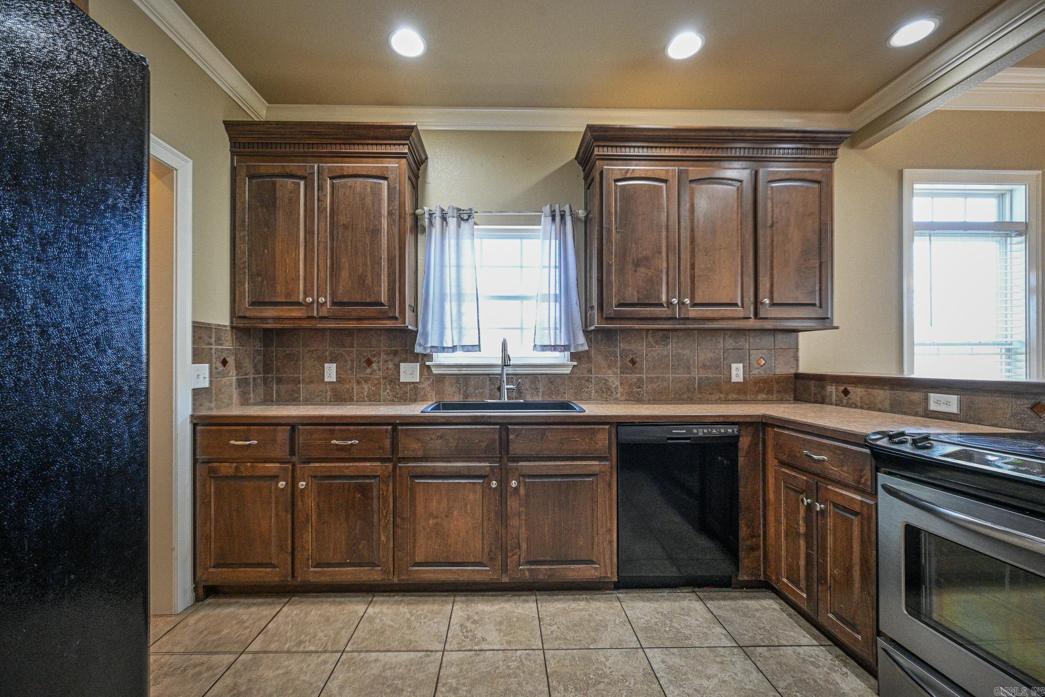 301 11Th St Street Mena, AR 71953