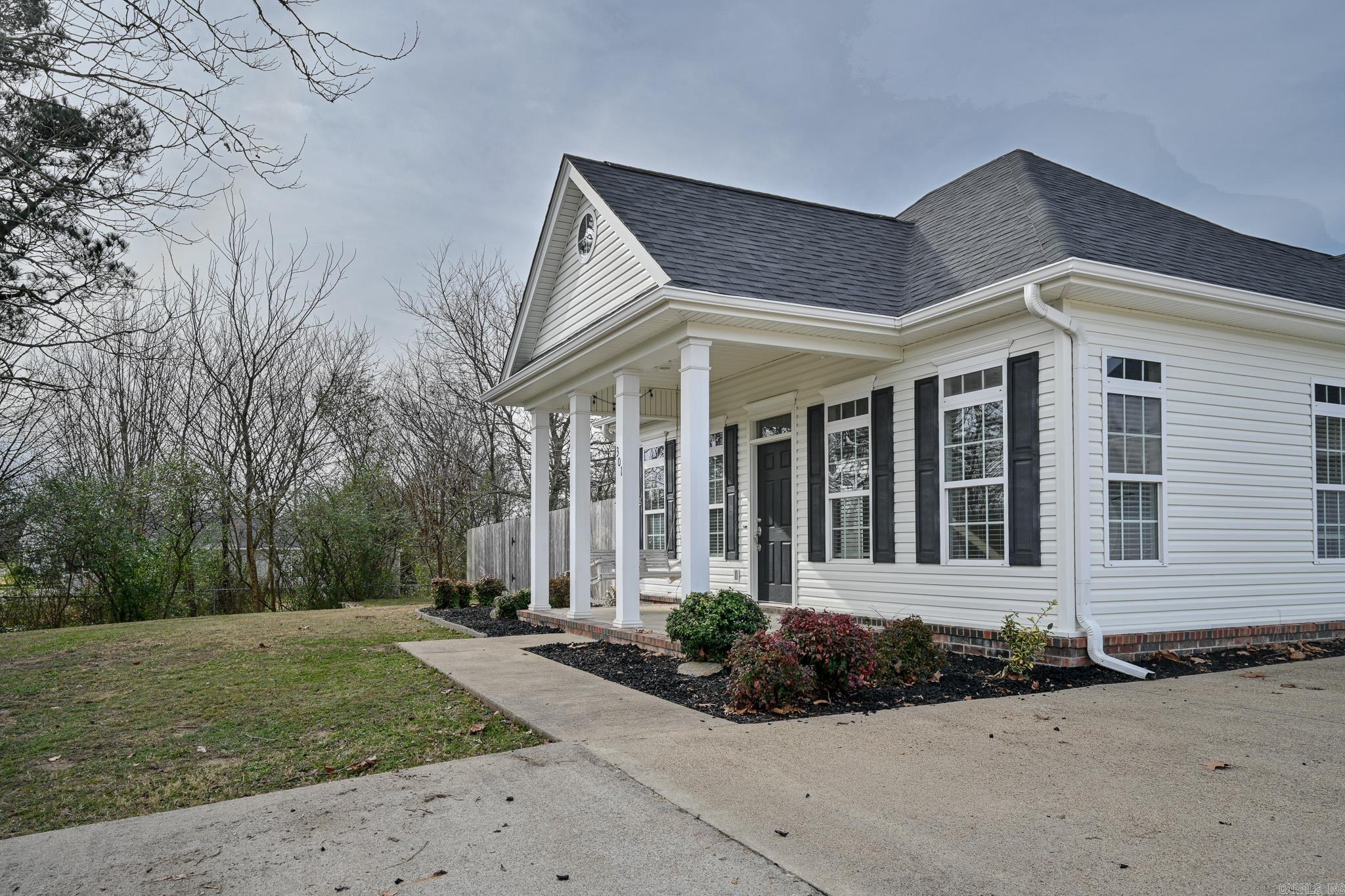 301 11Th St Street Mena, AR 71953