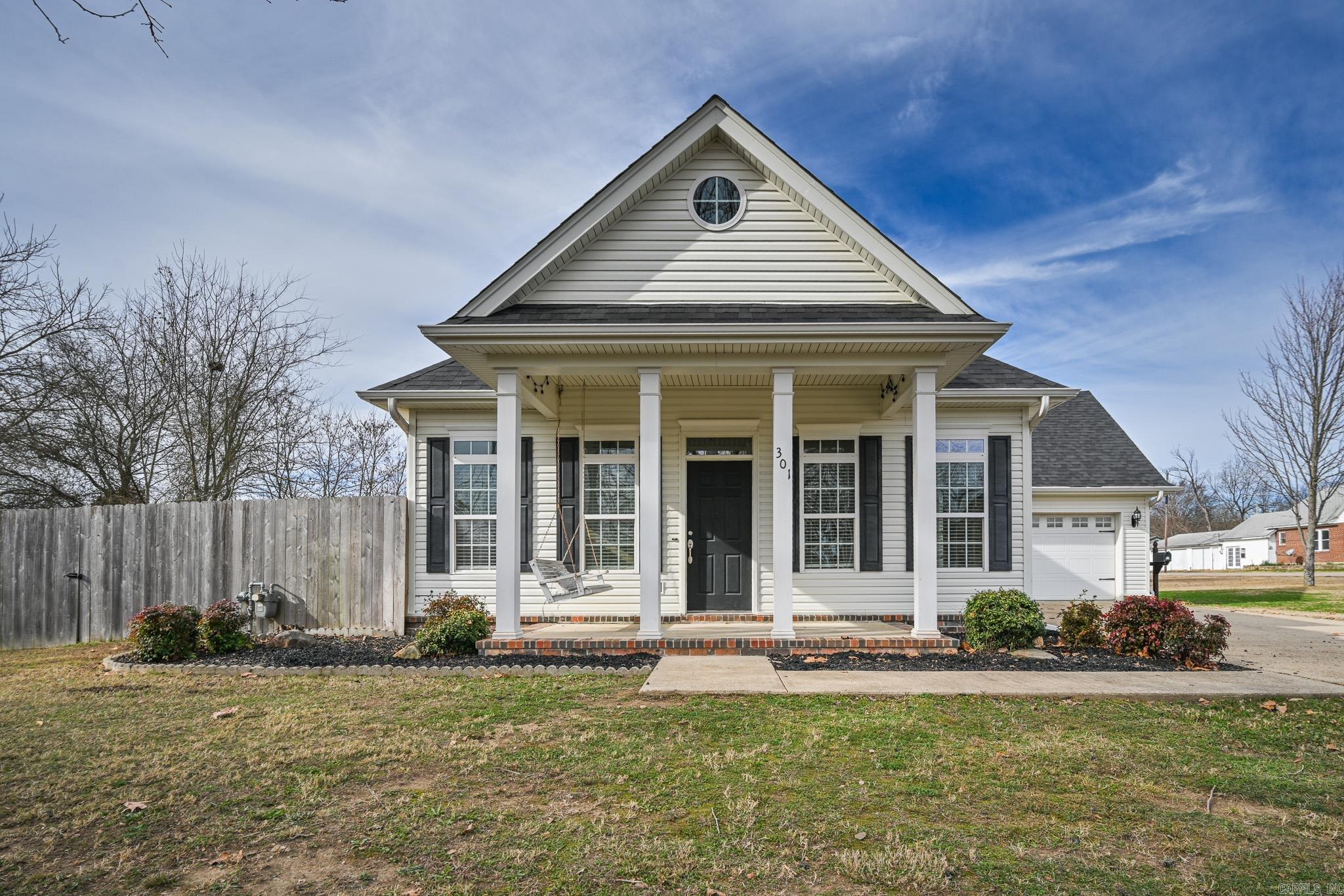 301 11Th St Street Mena, AR 71953