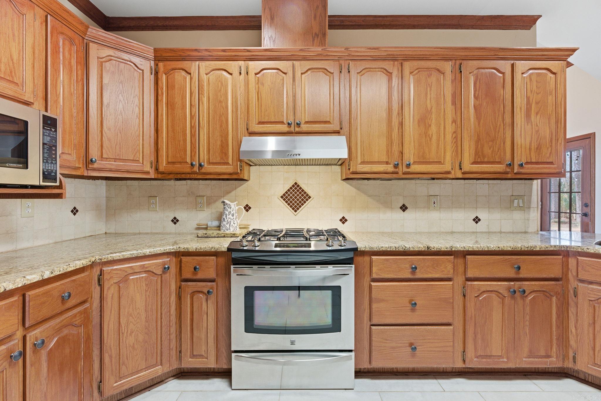 14 Leeward Court Maumelle, AR 72113