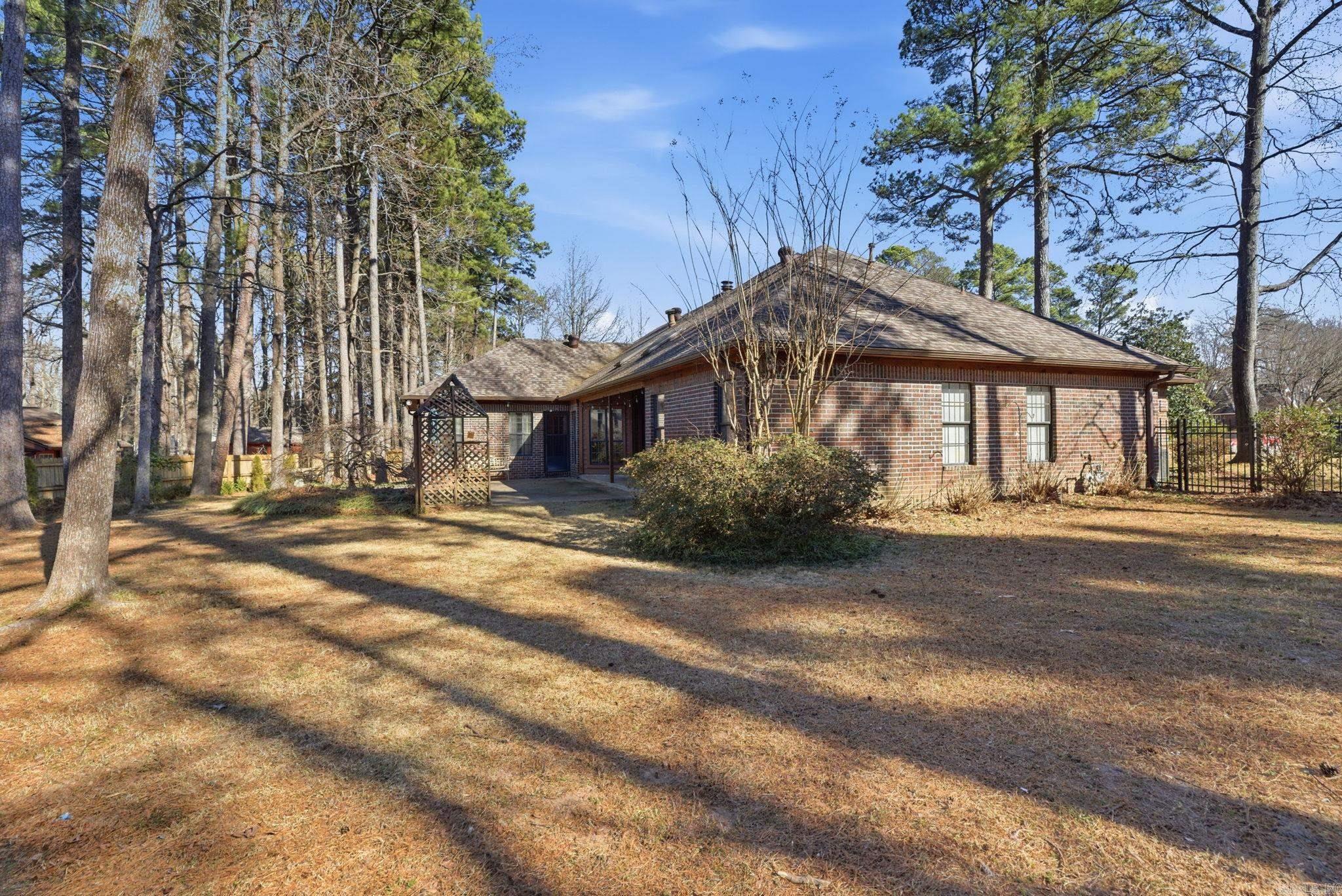 14 Leeward Court Maumelle, AR 72113