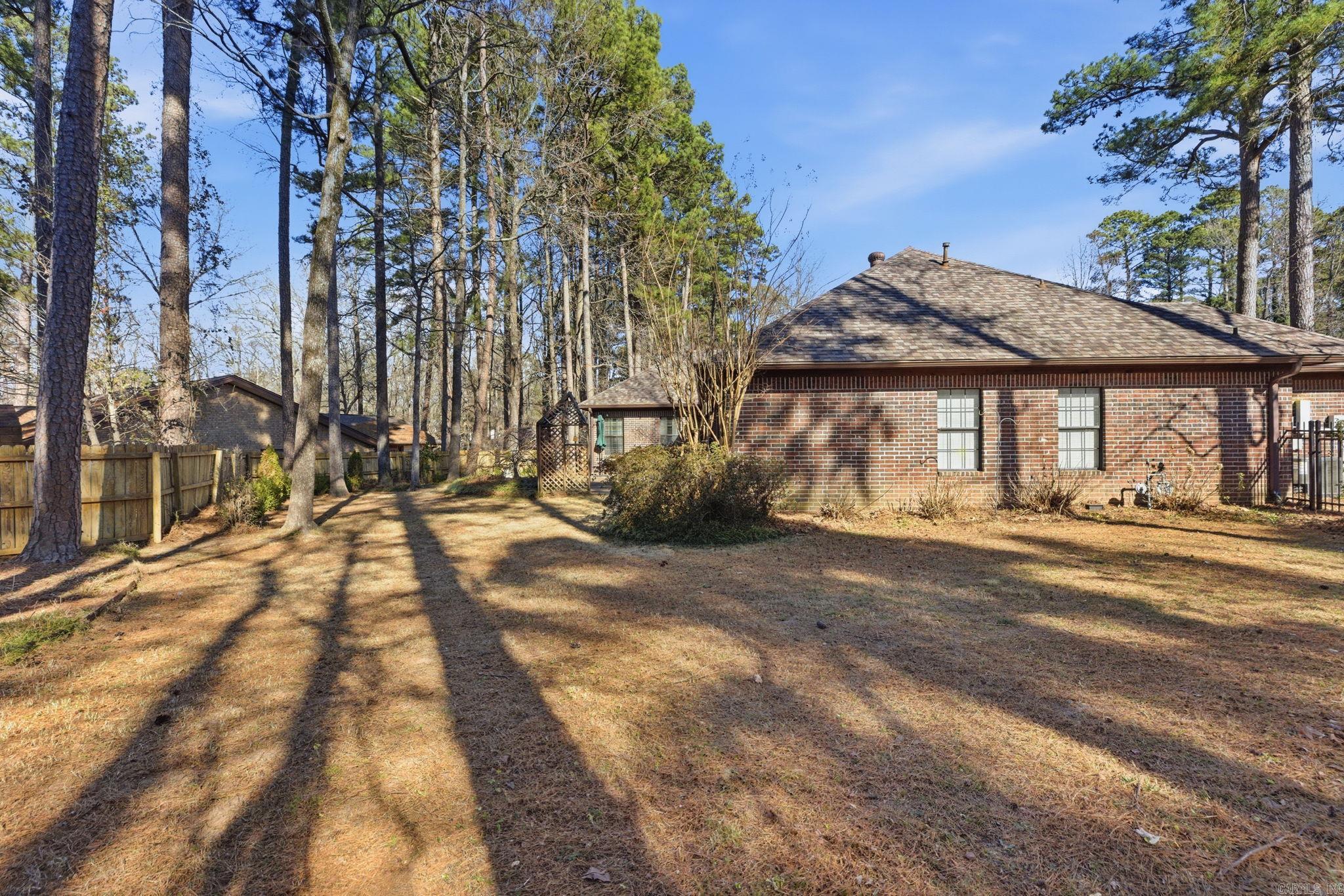 14 Leeward Court Maumelle, AR 72113