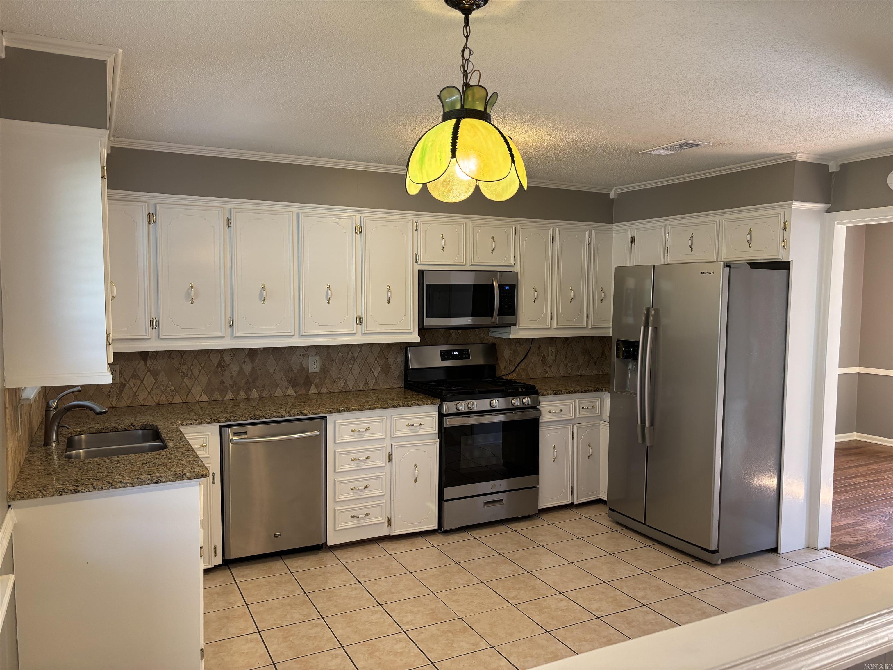 6 Castle Hill Court Little Rock, AR 72227