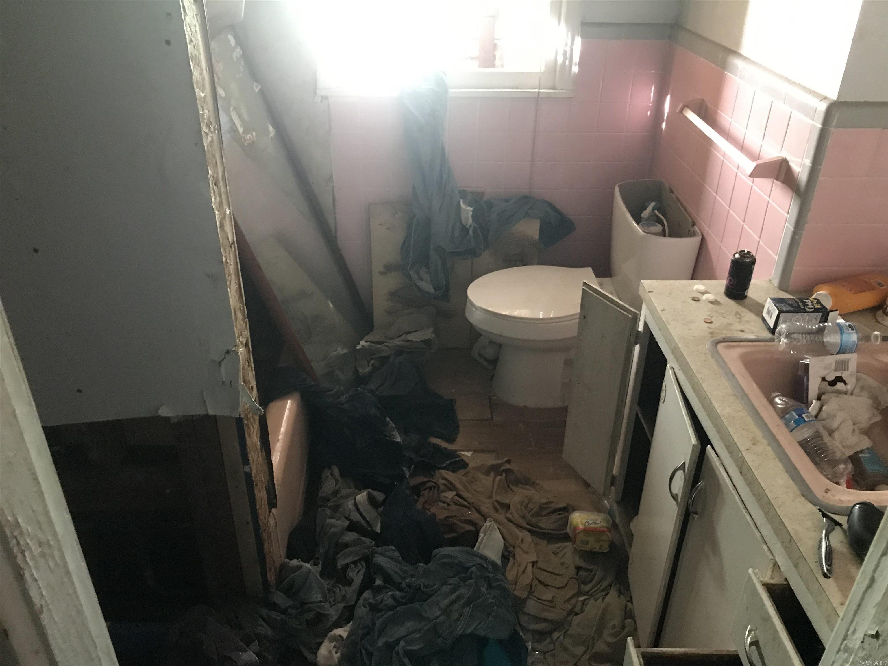 2412 S Camden  Pine Bluff, AR