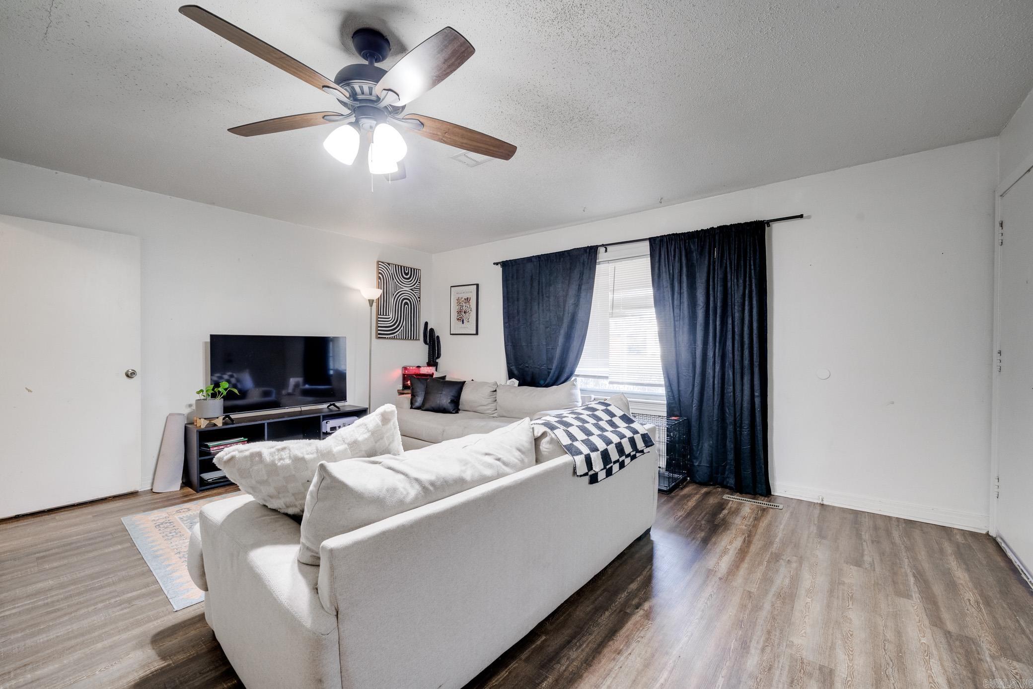 819 & 821 Center  Conway, AR