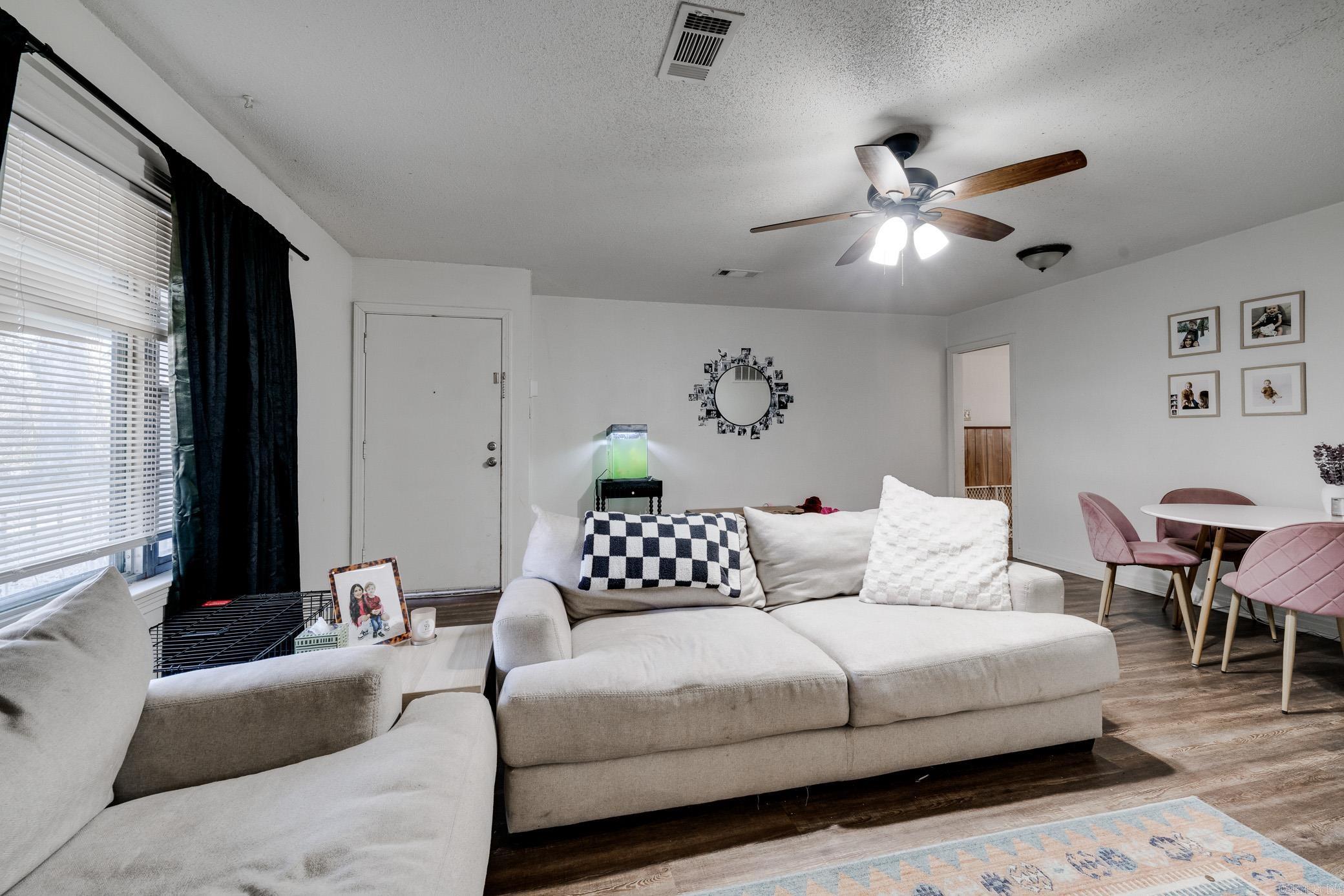 819 & 821 Center  Conway, AR