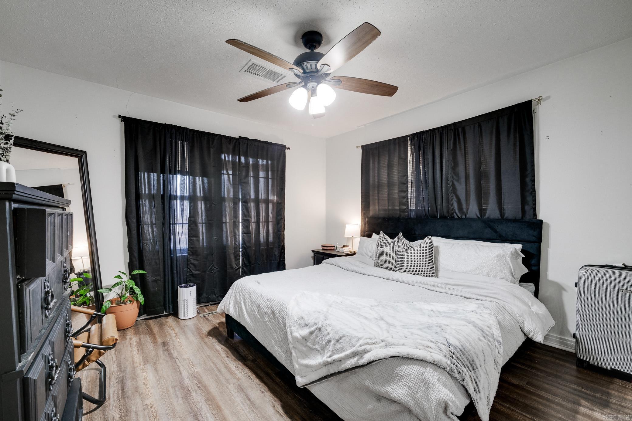 819 & 821 Center  Conway, AR