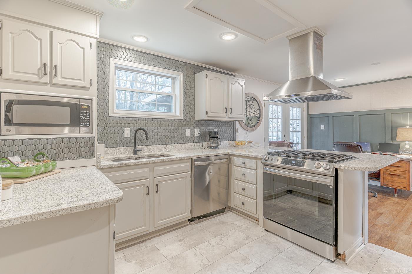 2204 Williamsburg Dr Jonesboro, AR 72404