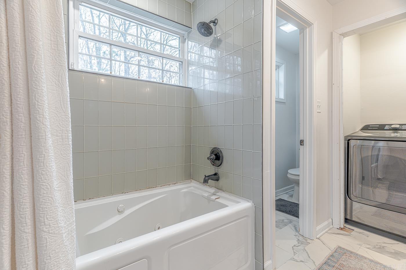 2204 Williamsburg Dr Jonesboro, AR 72404