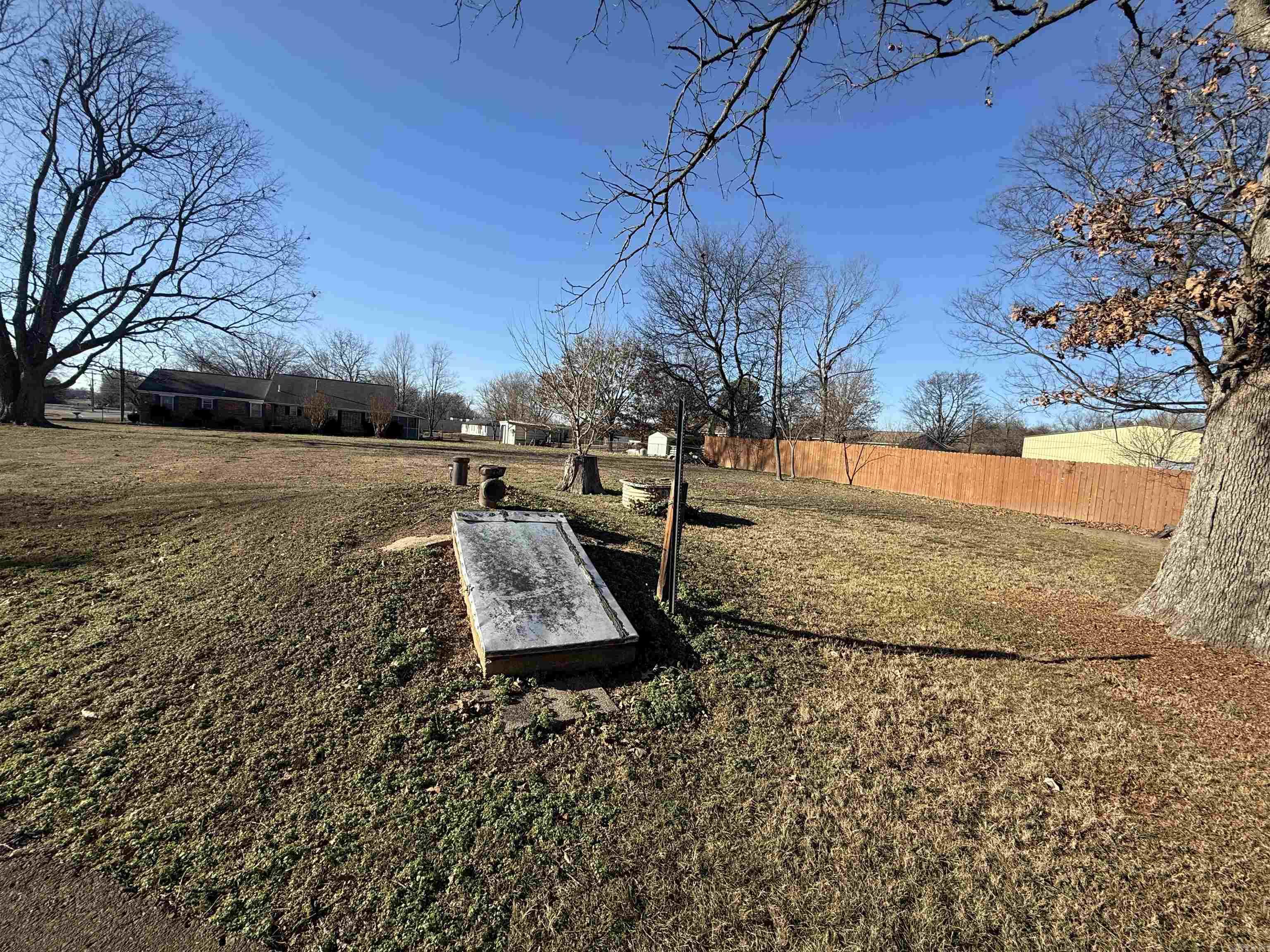 512 W 6th  Newark, AR