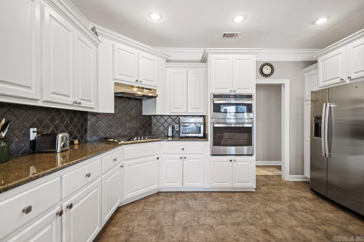 283 Lake Valley  Maumelle, AR