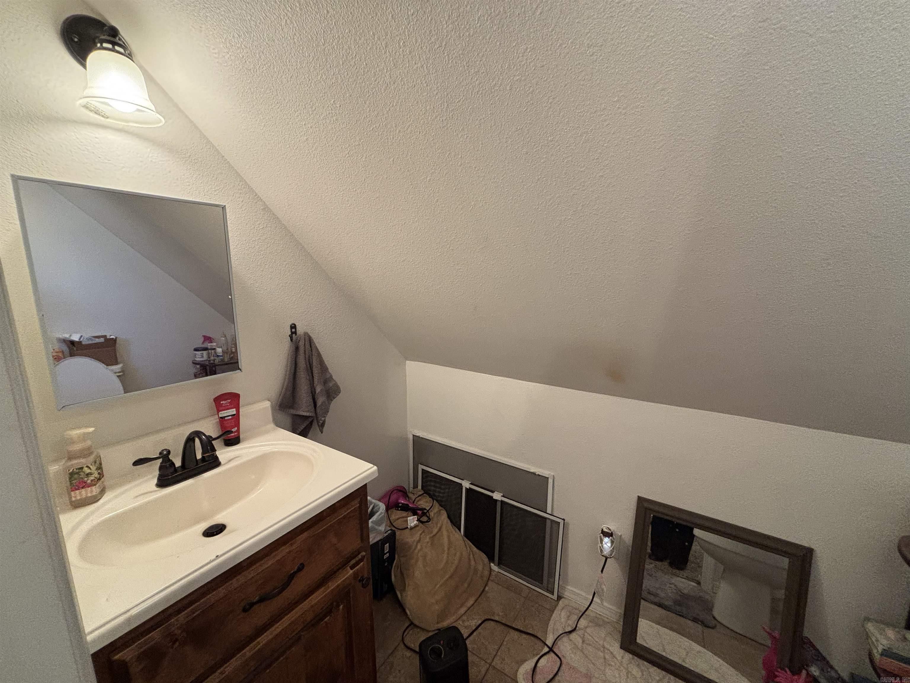 199 Madison 1271 Huntsville, AR 72740