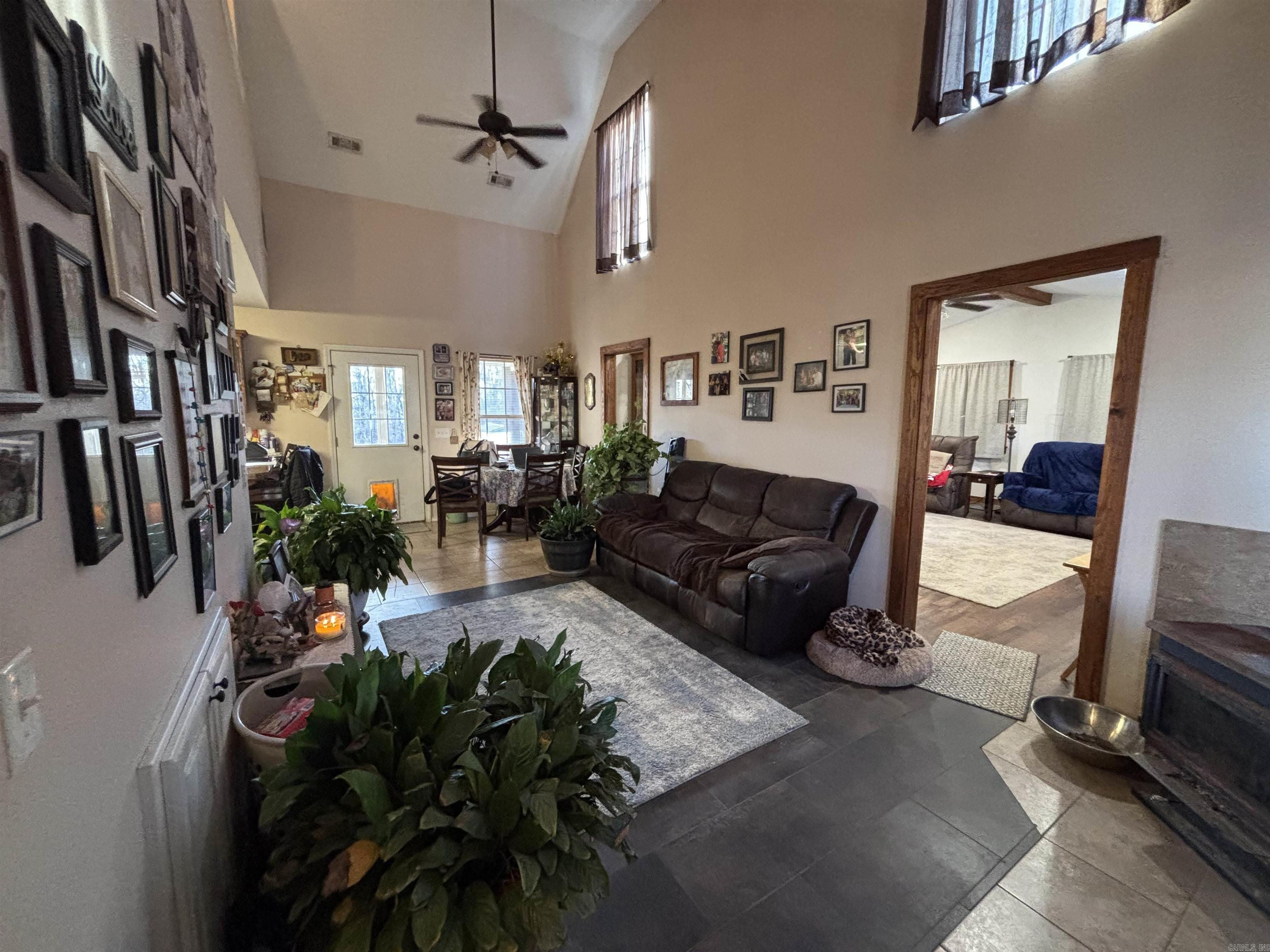 199 Madison 1271 Huntsville, AR 72740