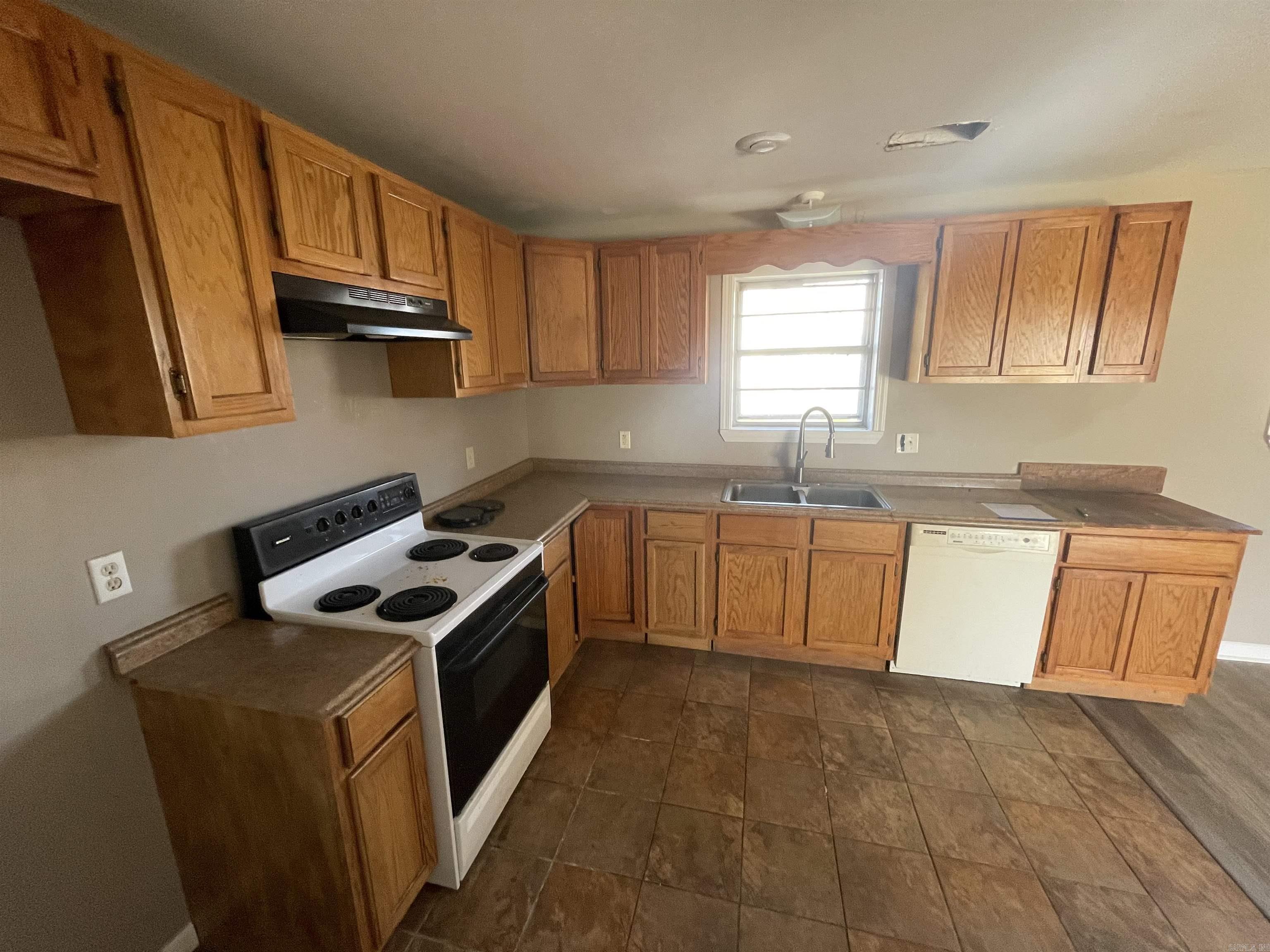 428 E 4th  Lonoke, AR