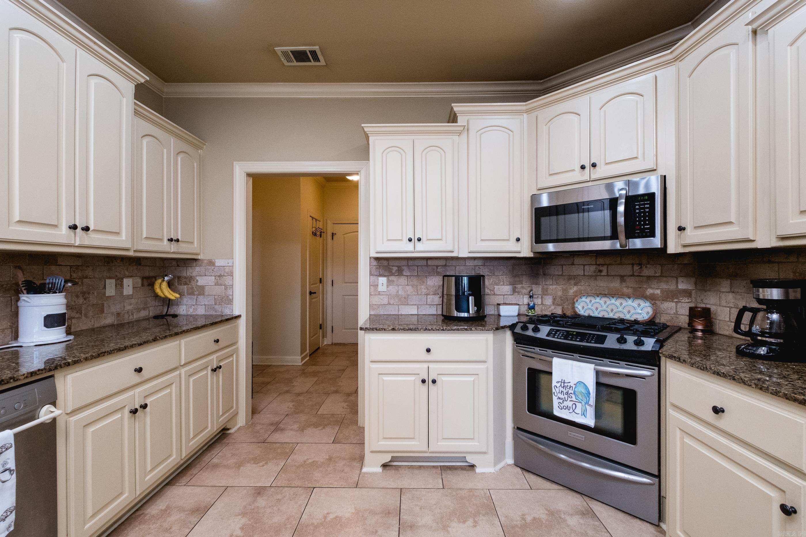 26 Epernay Cir Little Rock, AR 72223