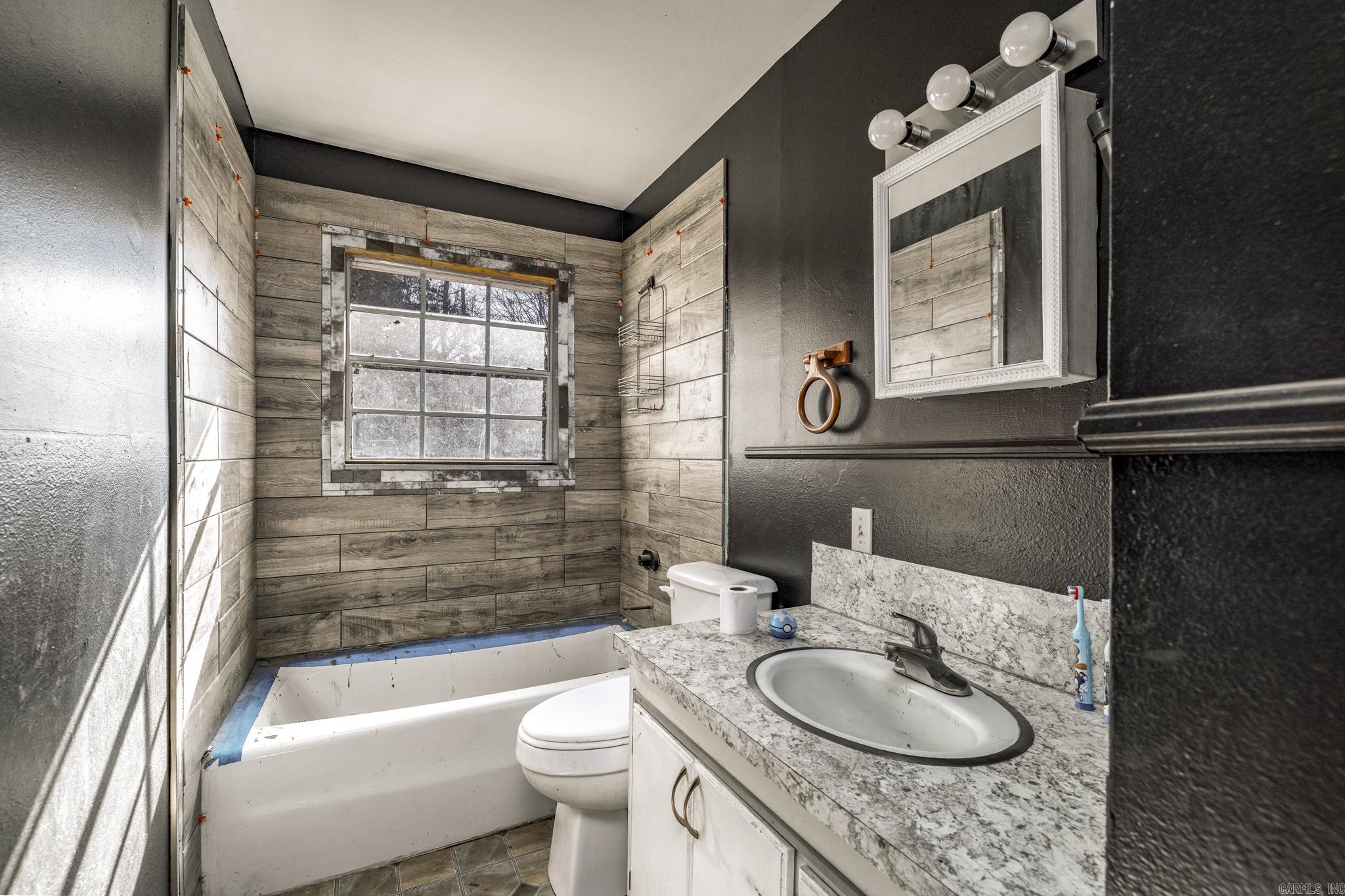 910 E Pine  Gurdon, AR