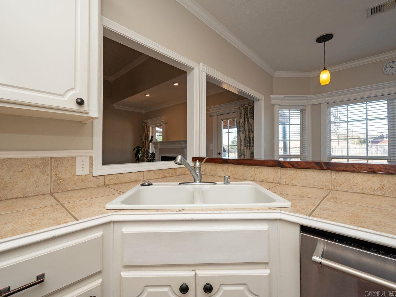 565 Triple J Drive Lonoke, AR 72086