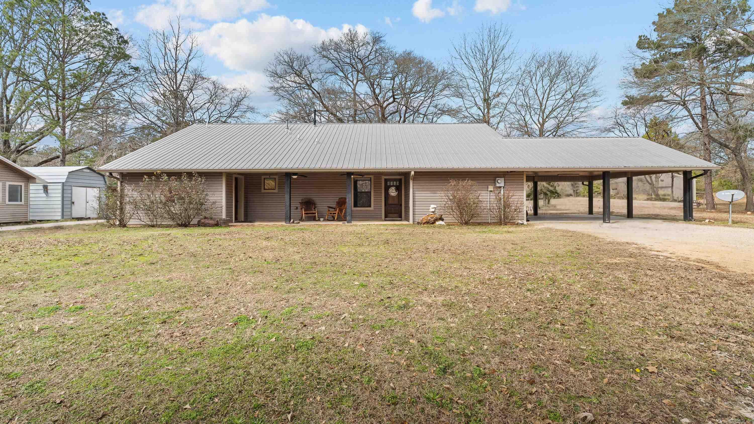 401 South St. Douglassville, TX 75560