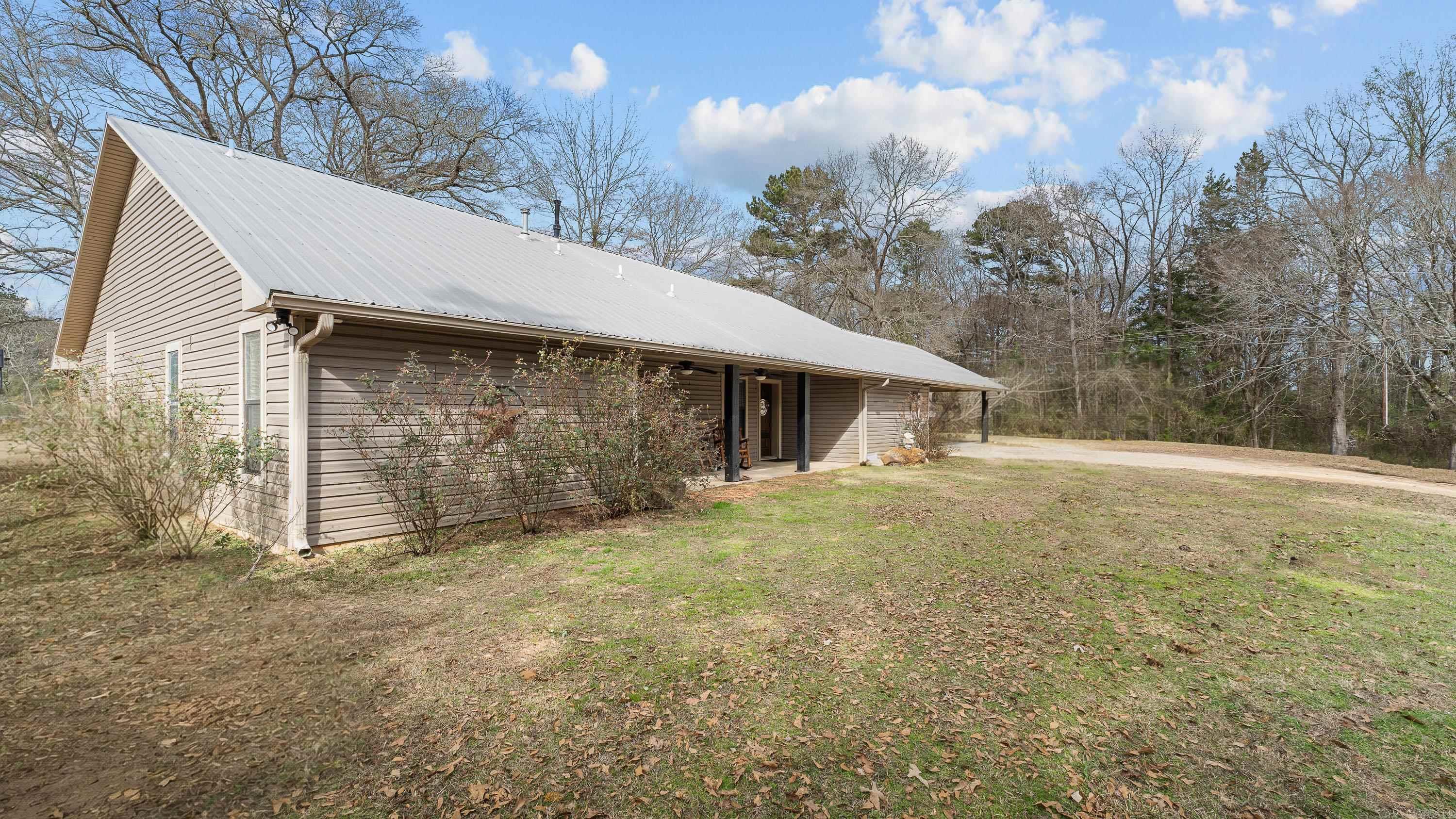 401 South St. Douglassville, TX 75560