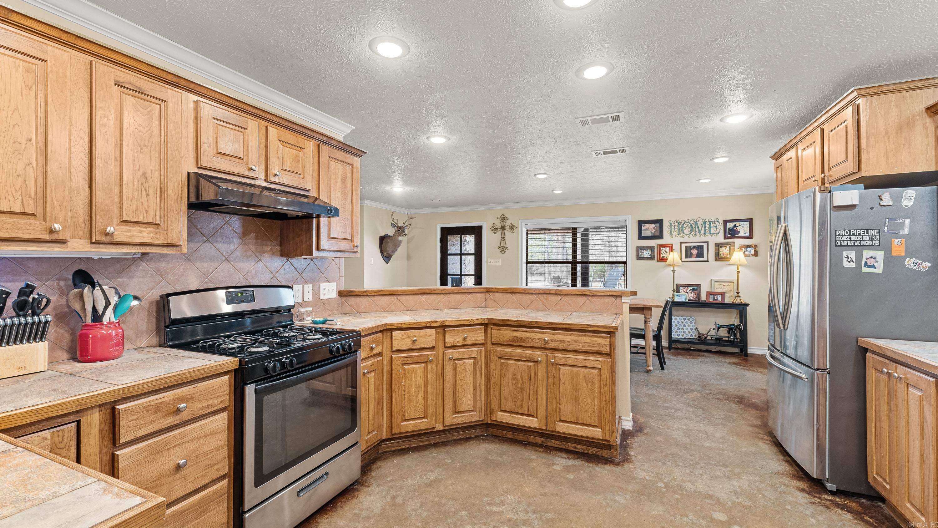 401 South St. Douglassville, TX 75560