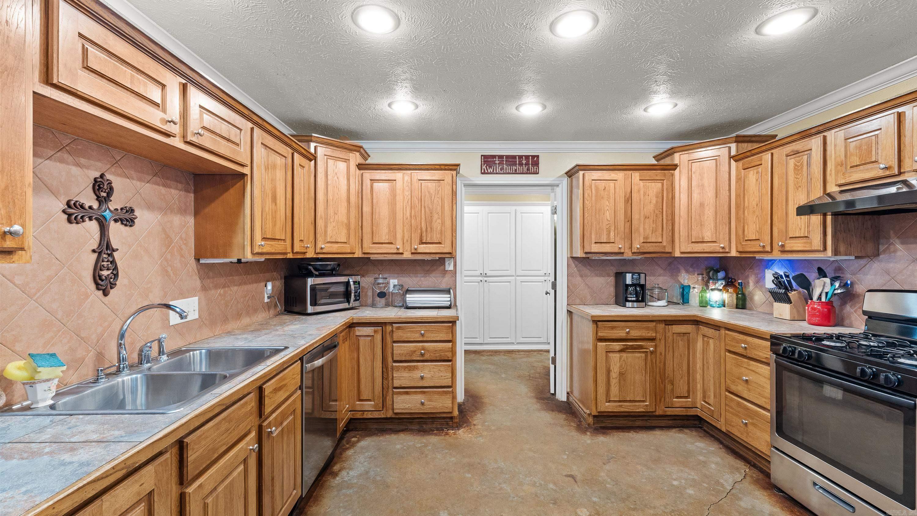 401 South St.  Douglassville, TX