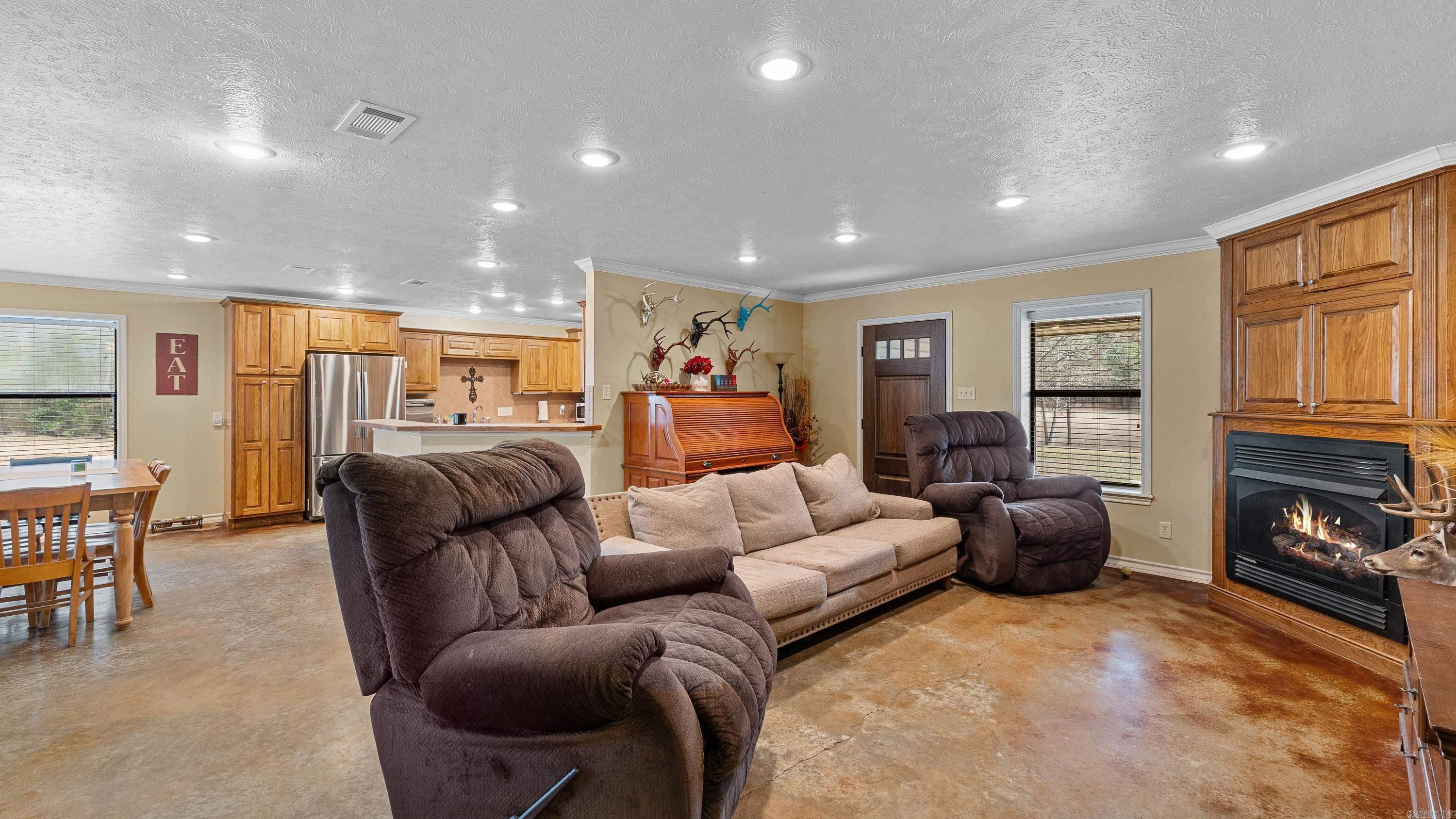 401 South St. Douglassville, TX 75560