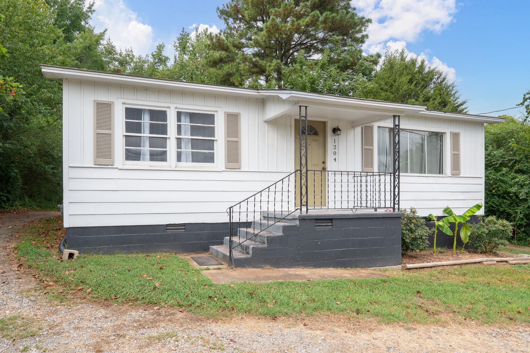 1204 W Main  Heber Springs, AR
