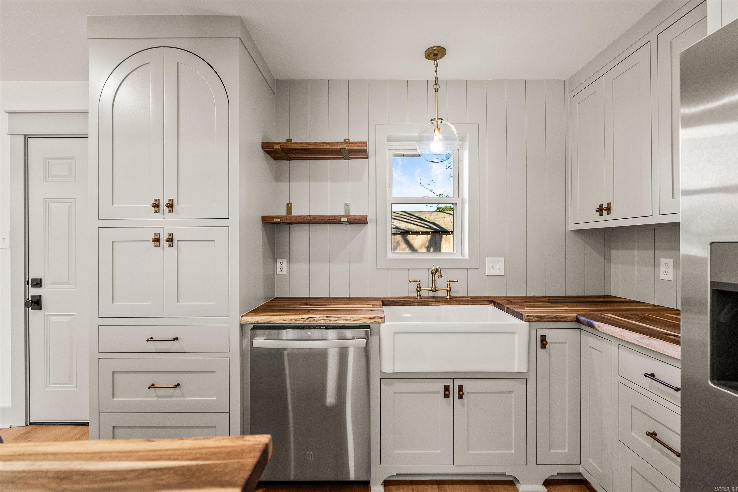 201 Hillwood  Sherwood, AR