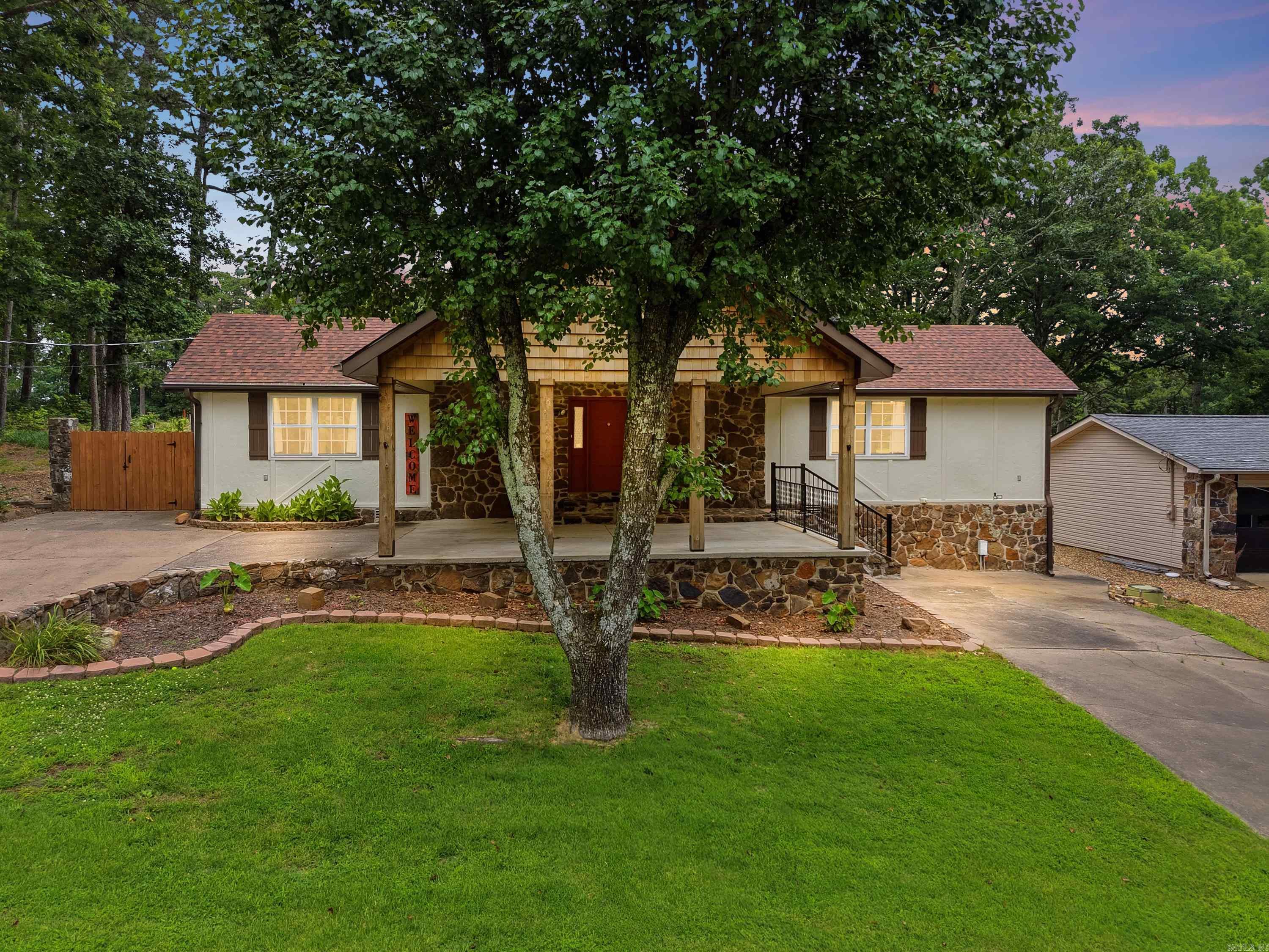 313 Snead Drive  Fairfield Bay, AR