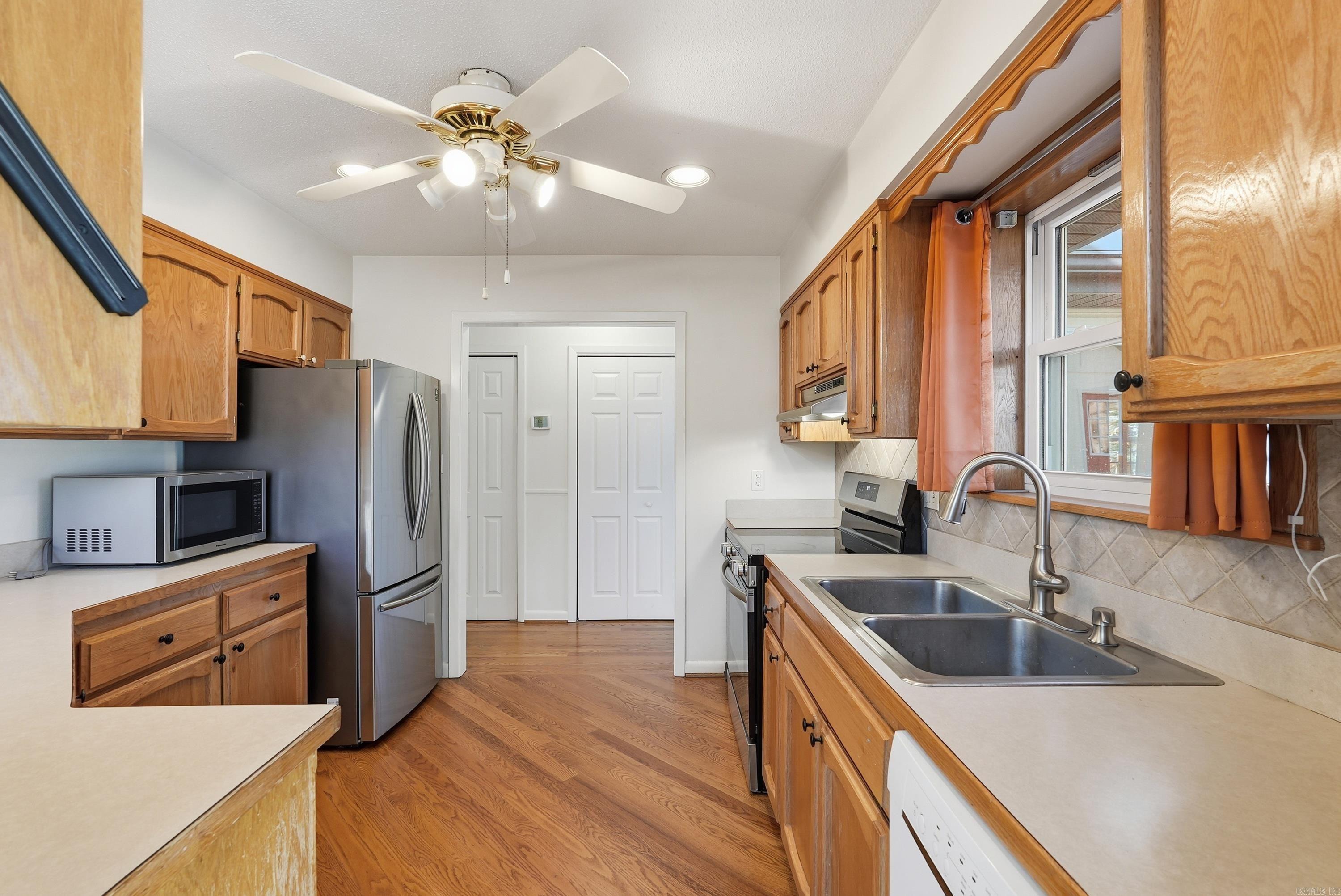 313 Snead Drive  Fairfield Bay, AR