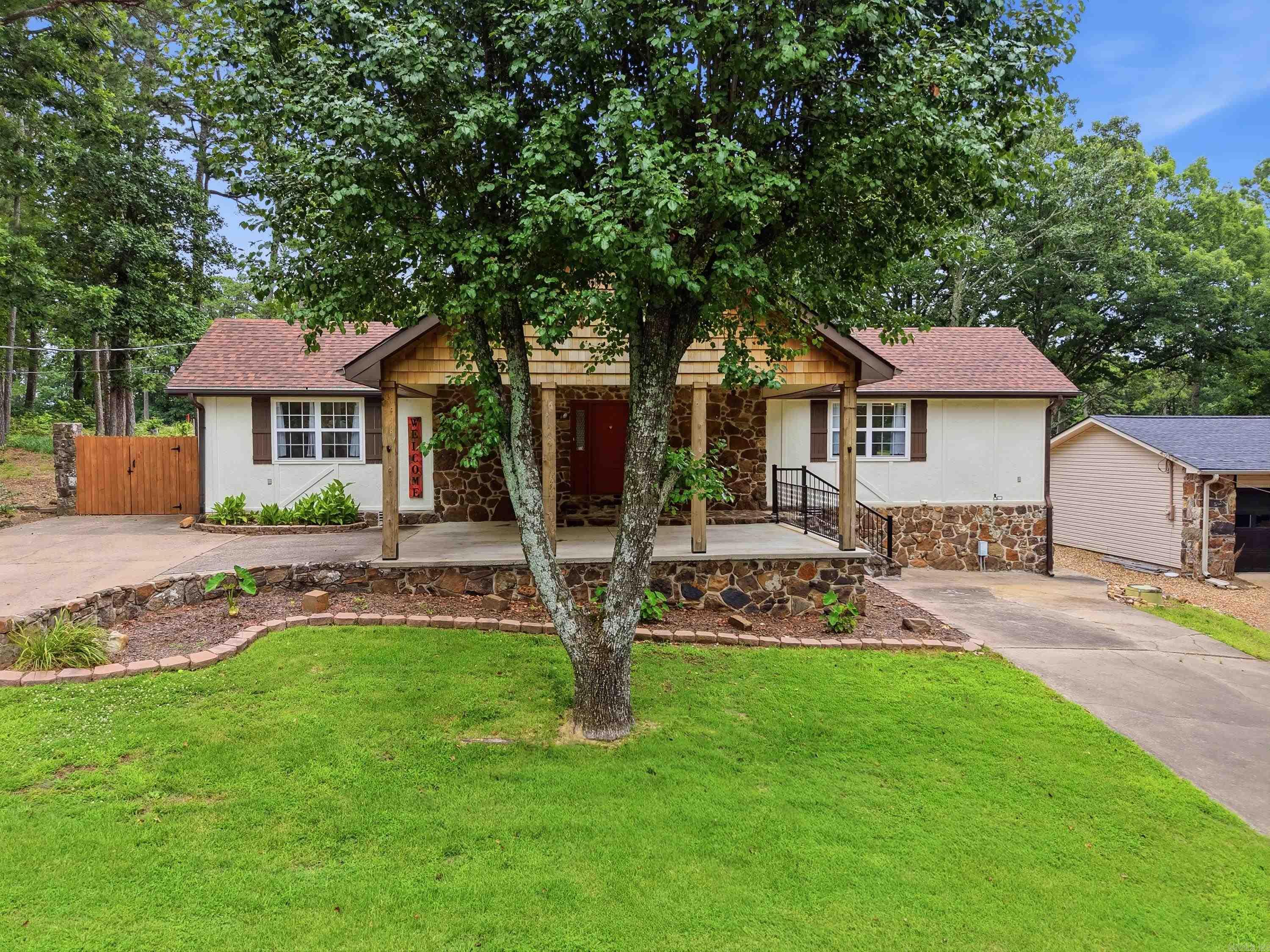 313 Snead Drive  Fairfield Bay, AR