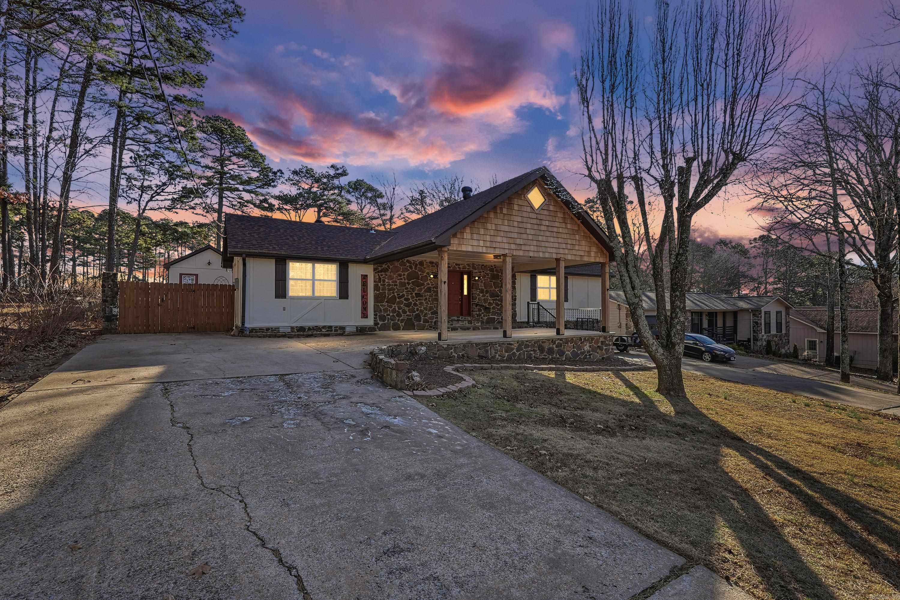 313 Snead Drive  Fairfield Bay, AR