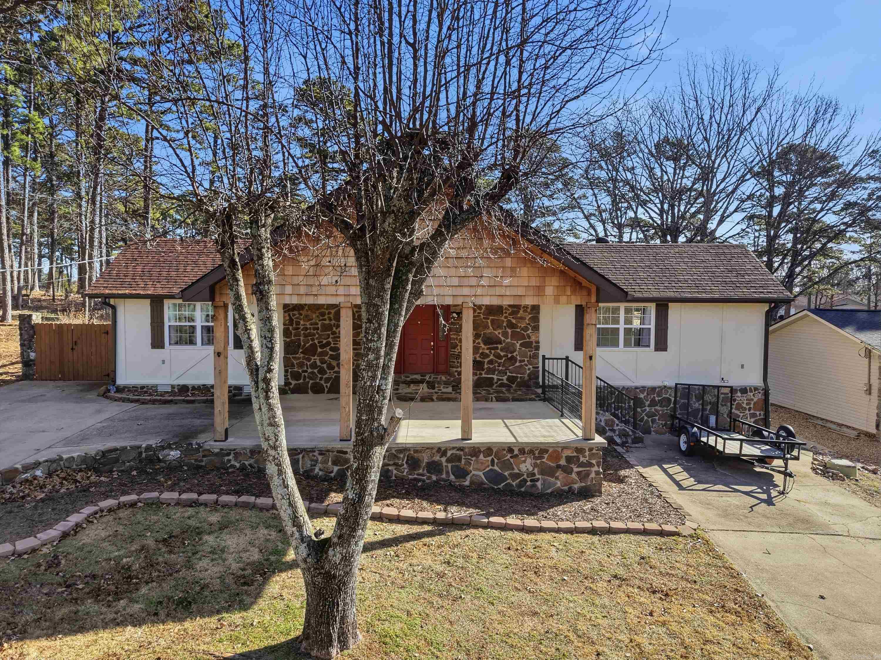 313 Snead Drive  Fairfield Bay, AR