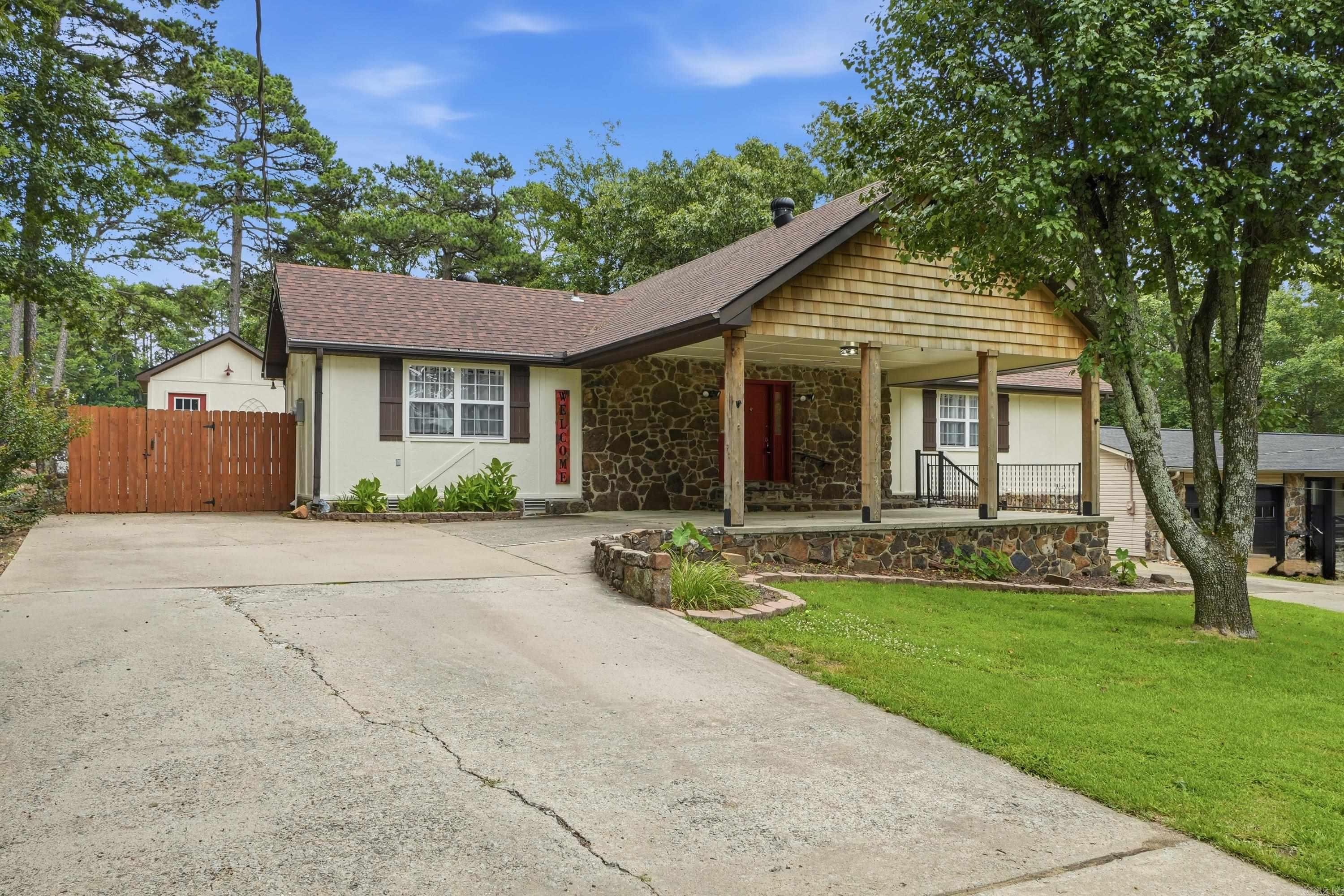 313 Snead Drive  Fairfield Bay, AR