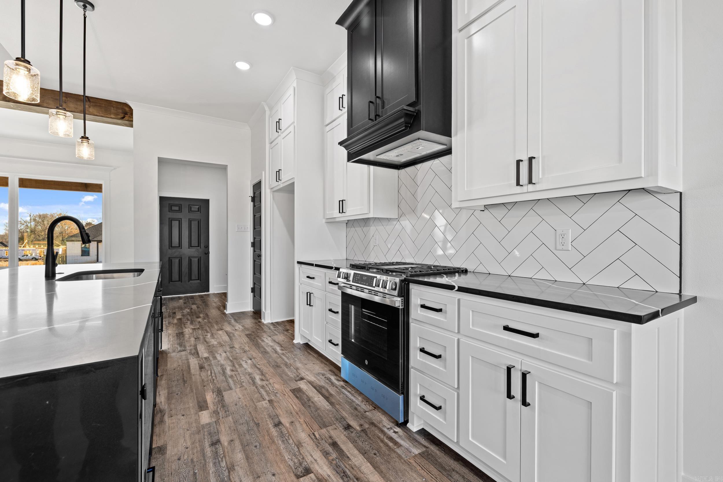 10 Brixton Cabot, AR 72023