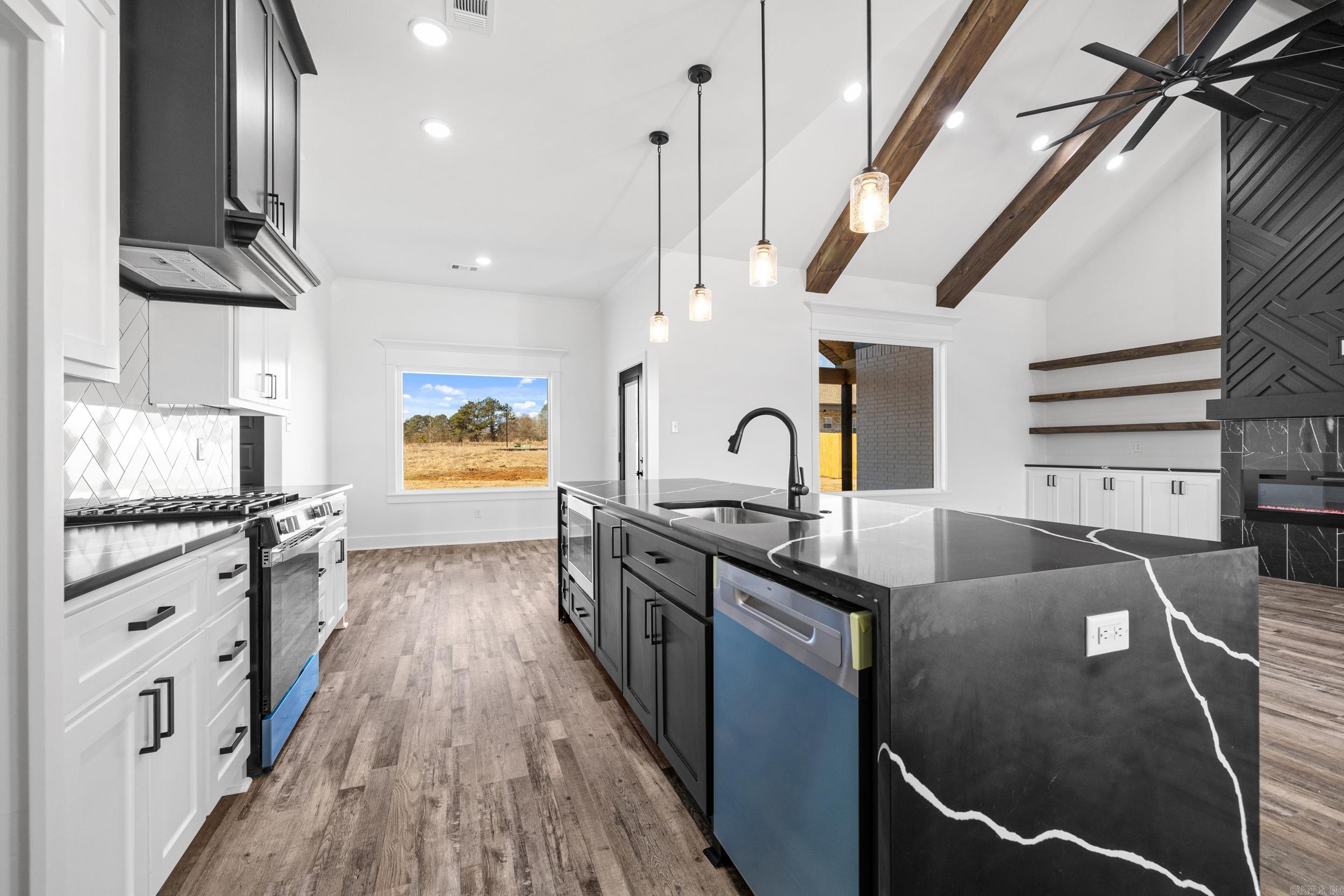 10 Brixton Cabot, AR 72023