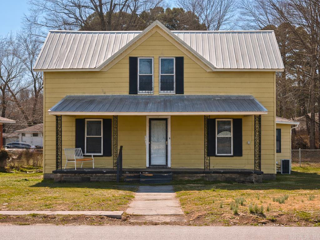 701 E 3rd  Carlisle, AR