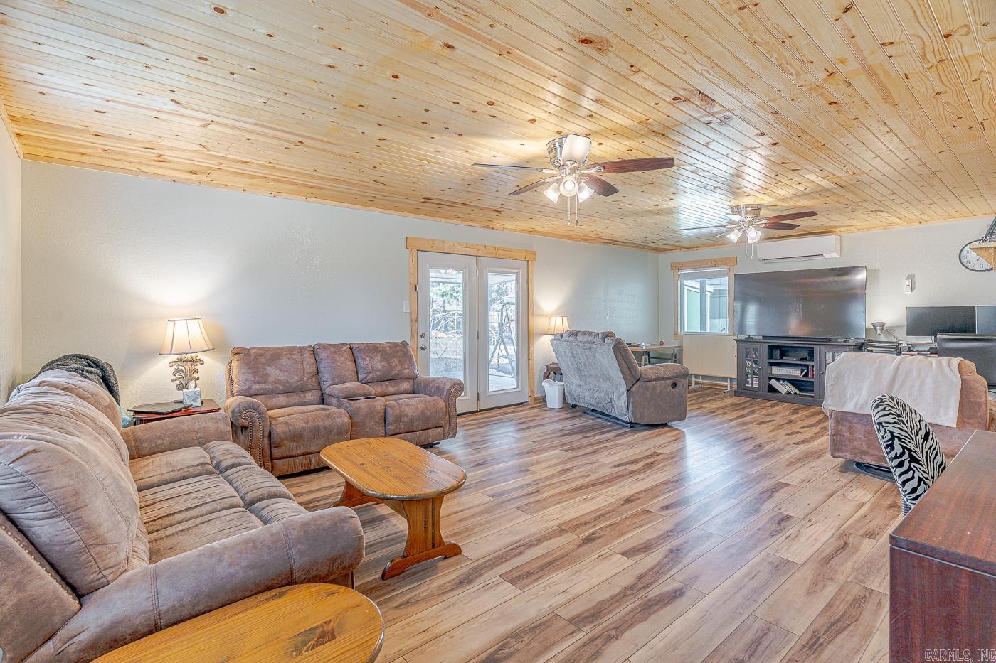 16 Gay Drive Highland, AR 72542