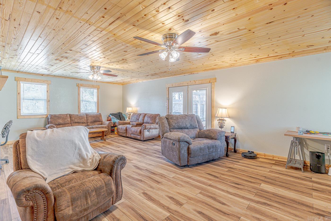 16 Gay Drive Highland, AR 72542